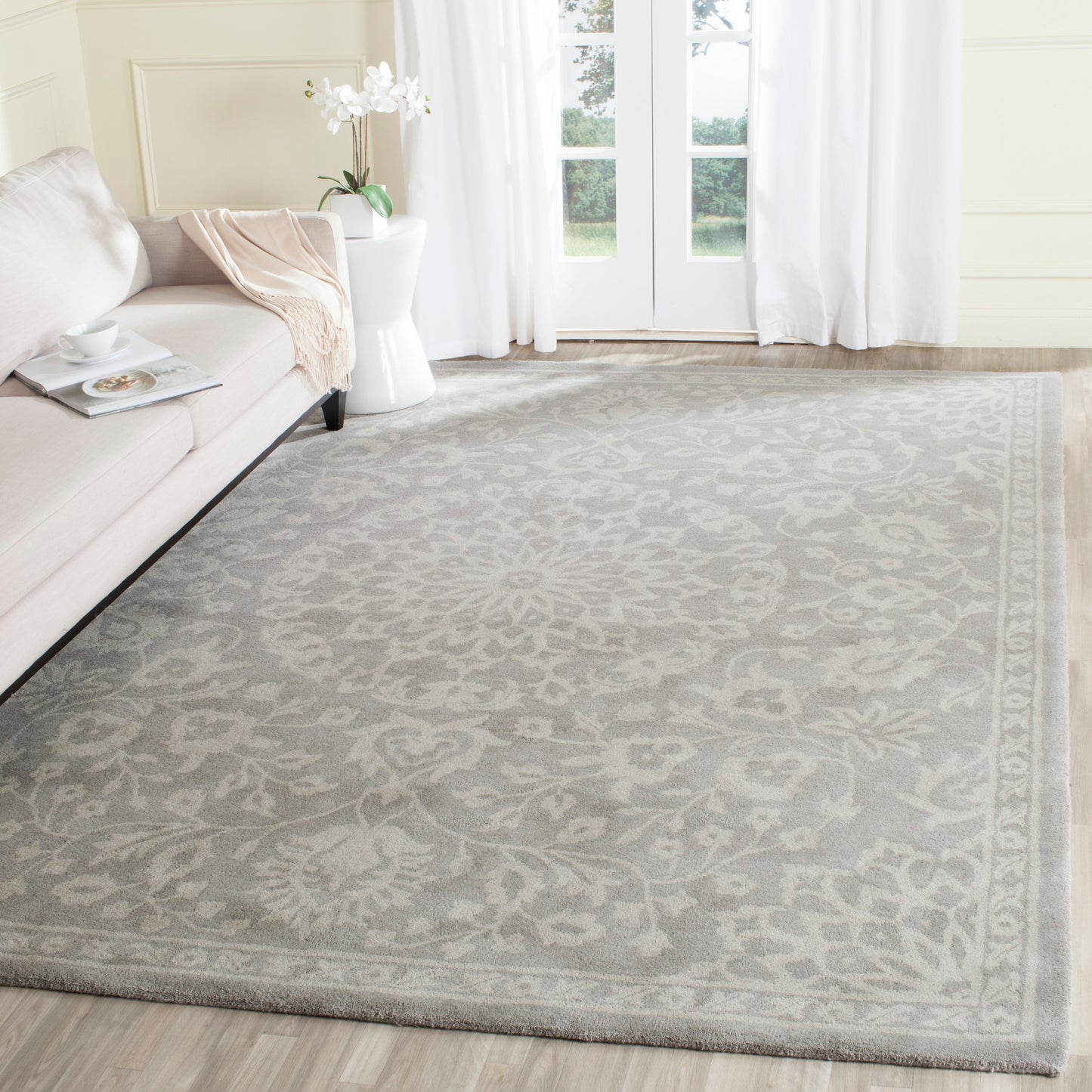 Safavieh Bella Atria 8 x 10 (ft) Tufted Wool Gray/Silver Rectangular Indoor Medallion Farmhouse/Cottage Spot Clean Only Area rug