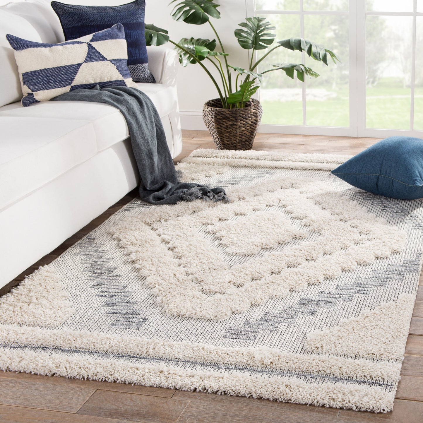 Kaya 8 x 11 (ft) Loomed Polypropylene Gray/Cream Rectangular Indoor/Outdoor Geometric Southwestern Spot Clean Only Pet Friendly Area rug