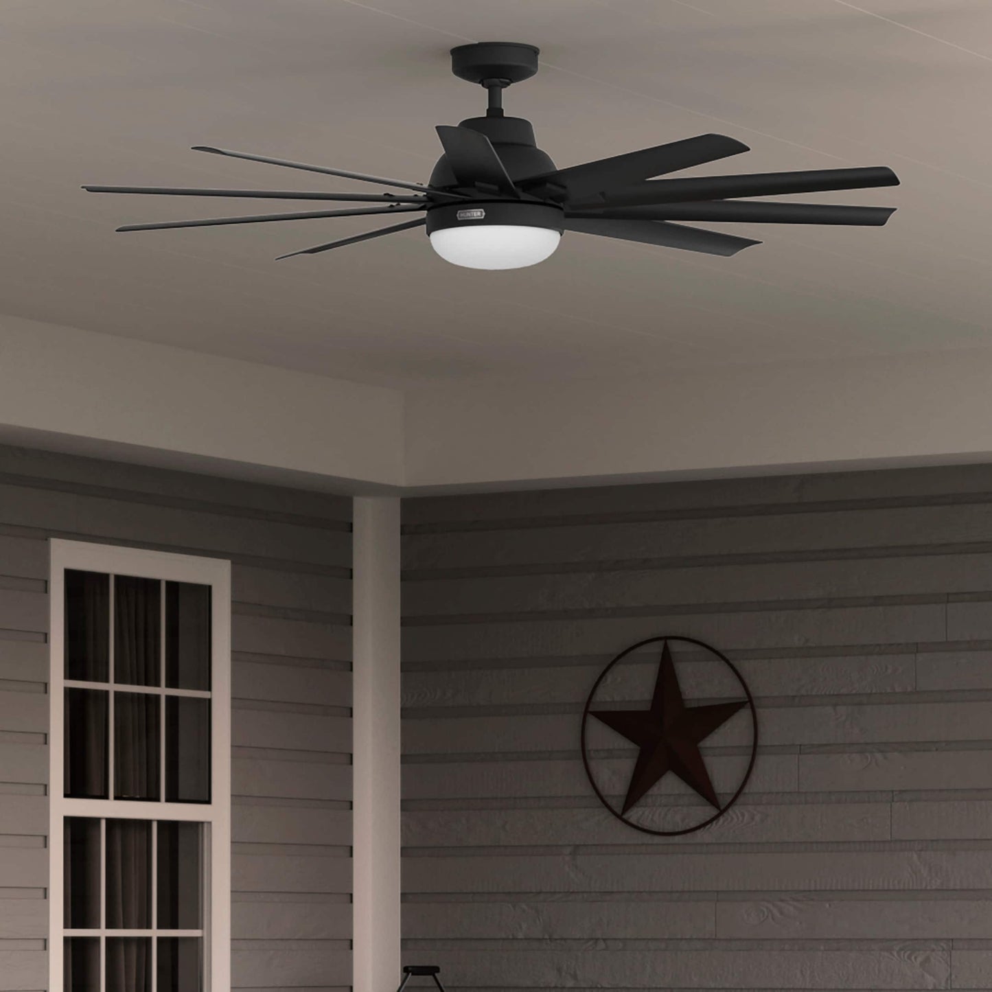 Hunter Overton SureSpeed 60-in Matte Black with Matte Black Blades Covered Outdoor Ceiling Fan With Light 10 -Blade