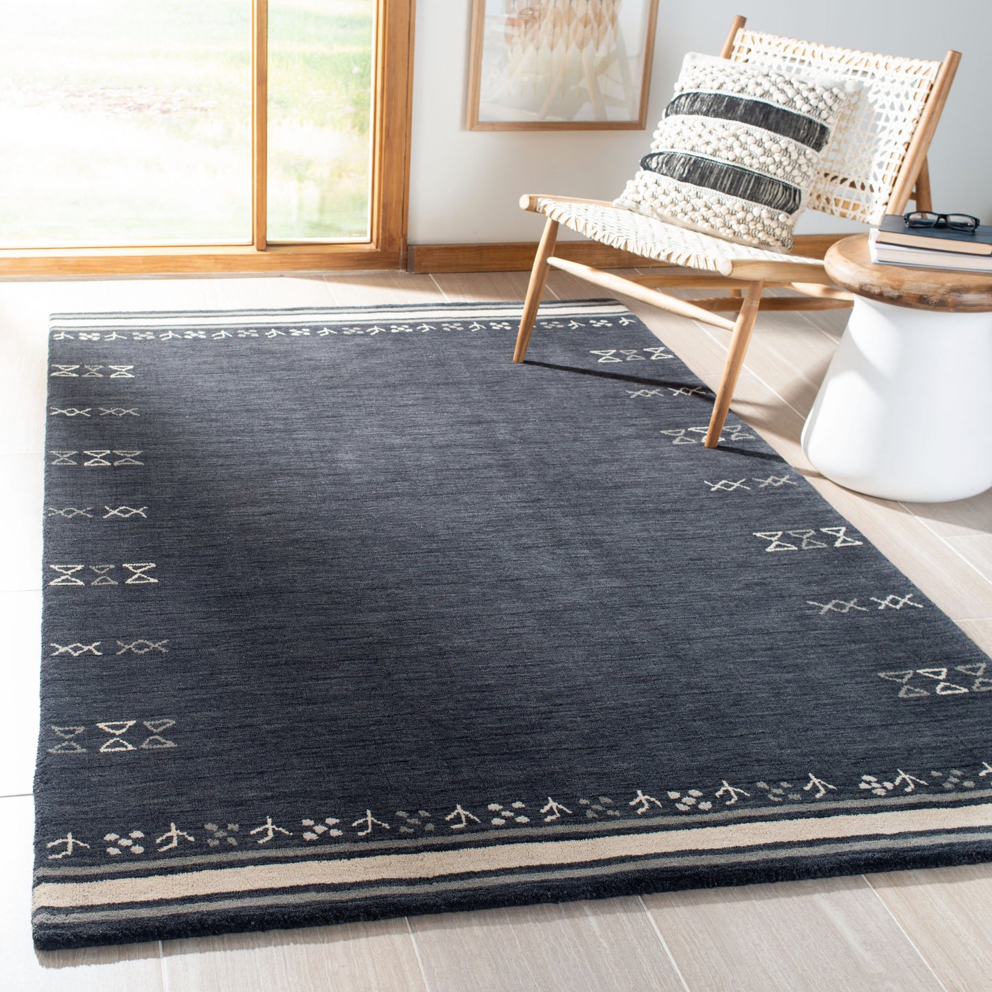 Safavieh Himalaya 5 x 8 (ft) Loomed Wool Charcoal Rectangular Indoor Geometric Bohemian/Eclectic Professionally Clean Only Area rug