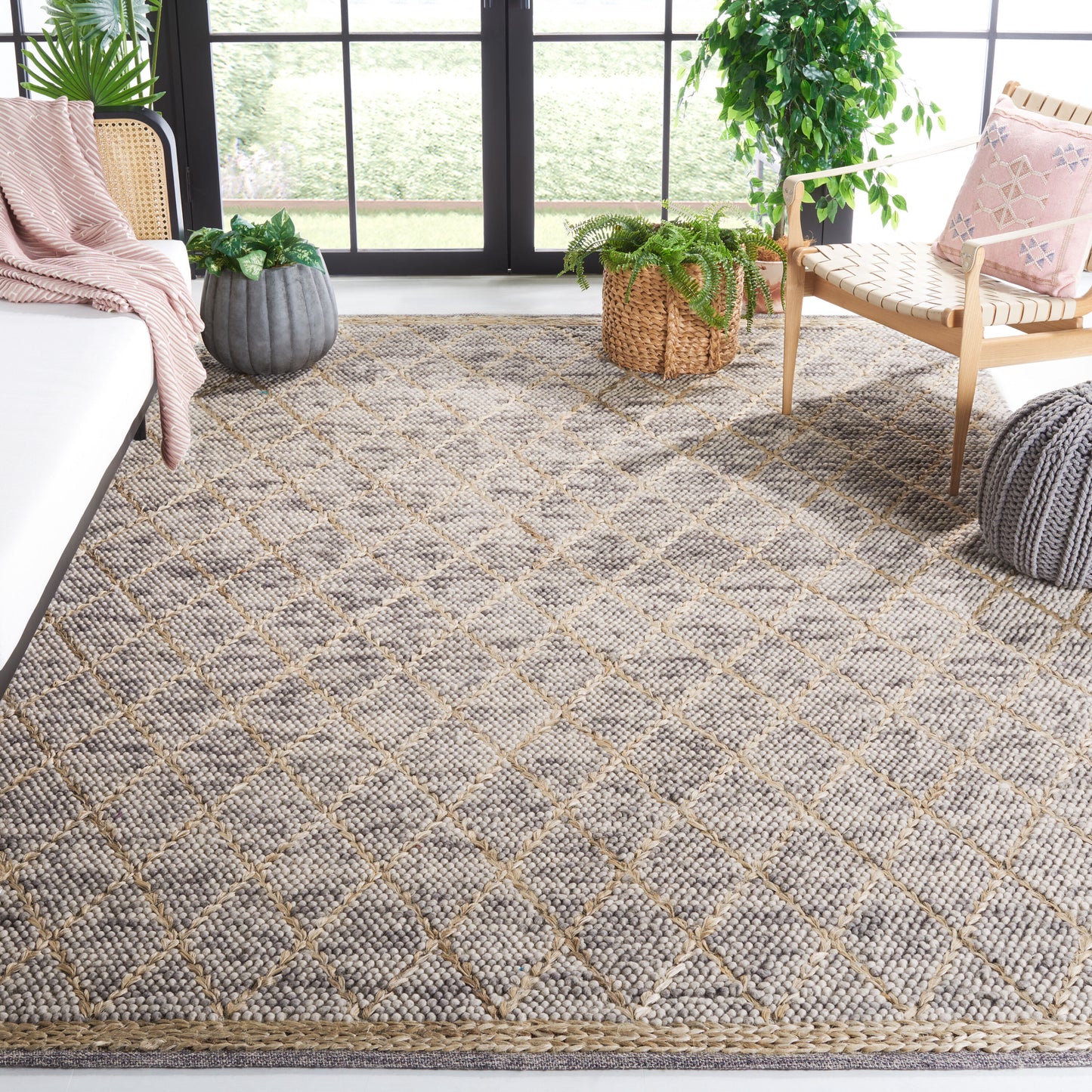 Safavieh Natura 8 x 10 (ft) Knotted Wool Light Gray/Natural Rectangular Indoor Geometric Moroccan Professionally Clean Only Area rug