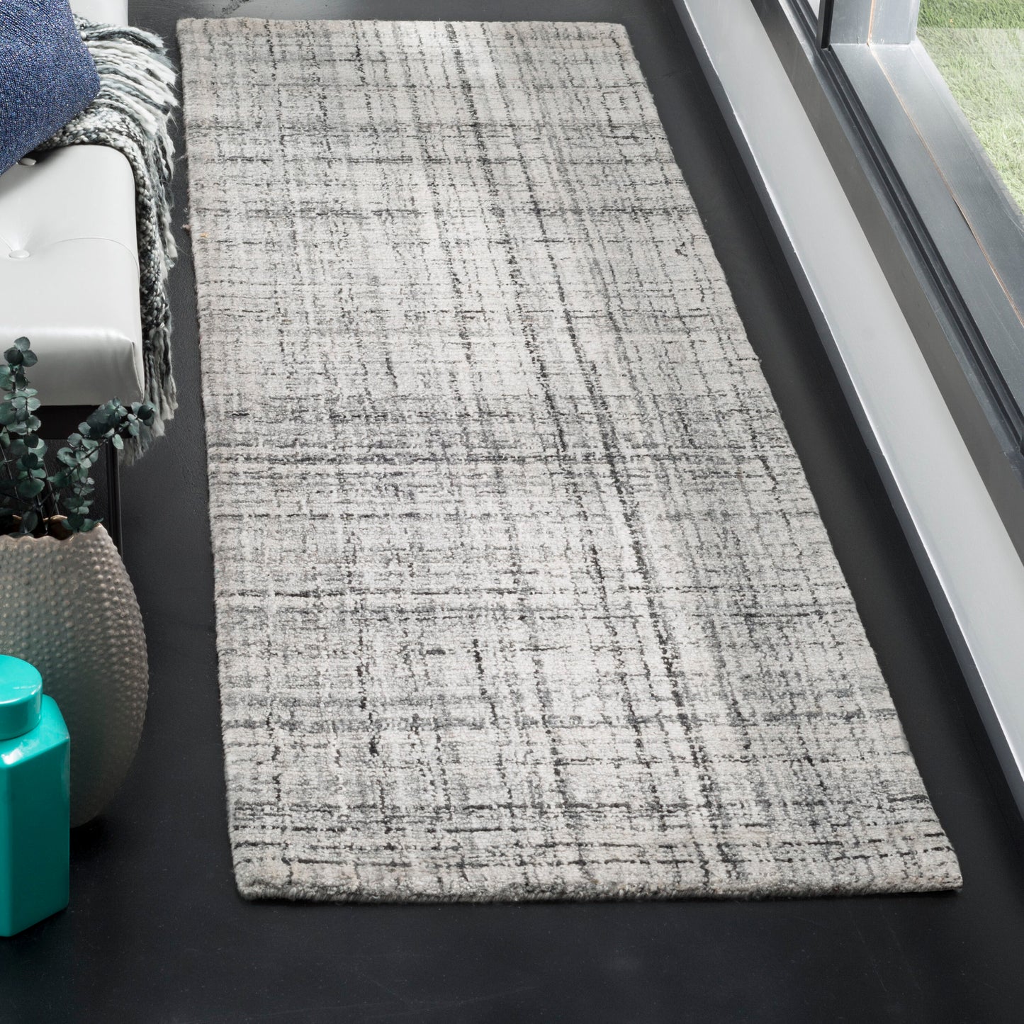 Safavieh Abstract 141 Gray/Black Contemporary 2ft-3in x 22ft Runner Rug