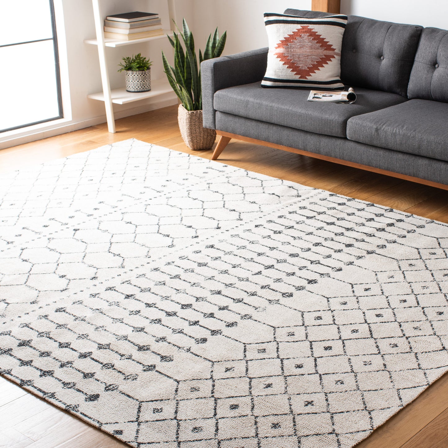 Safavieh Classic Vintage 127 Beige/Black Bohemian 6ft x 9ft Medium Rectangle Rug