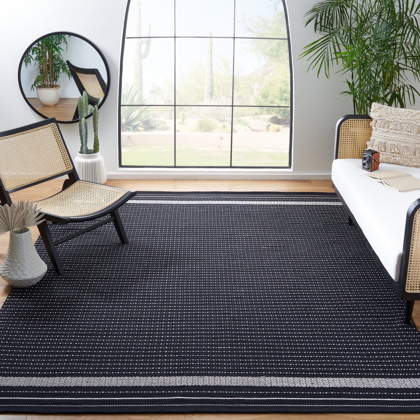 Safavieh Kilim 706 Black/Ivory Bohemian 9Ft x 12Ft Large Rectangle Rug