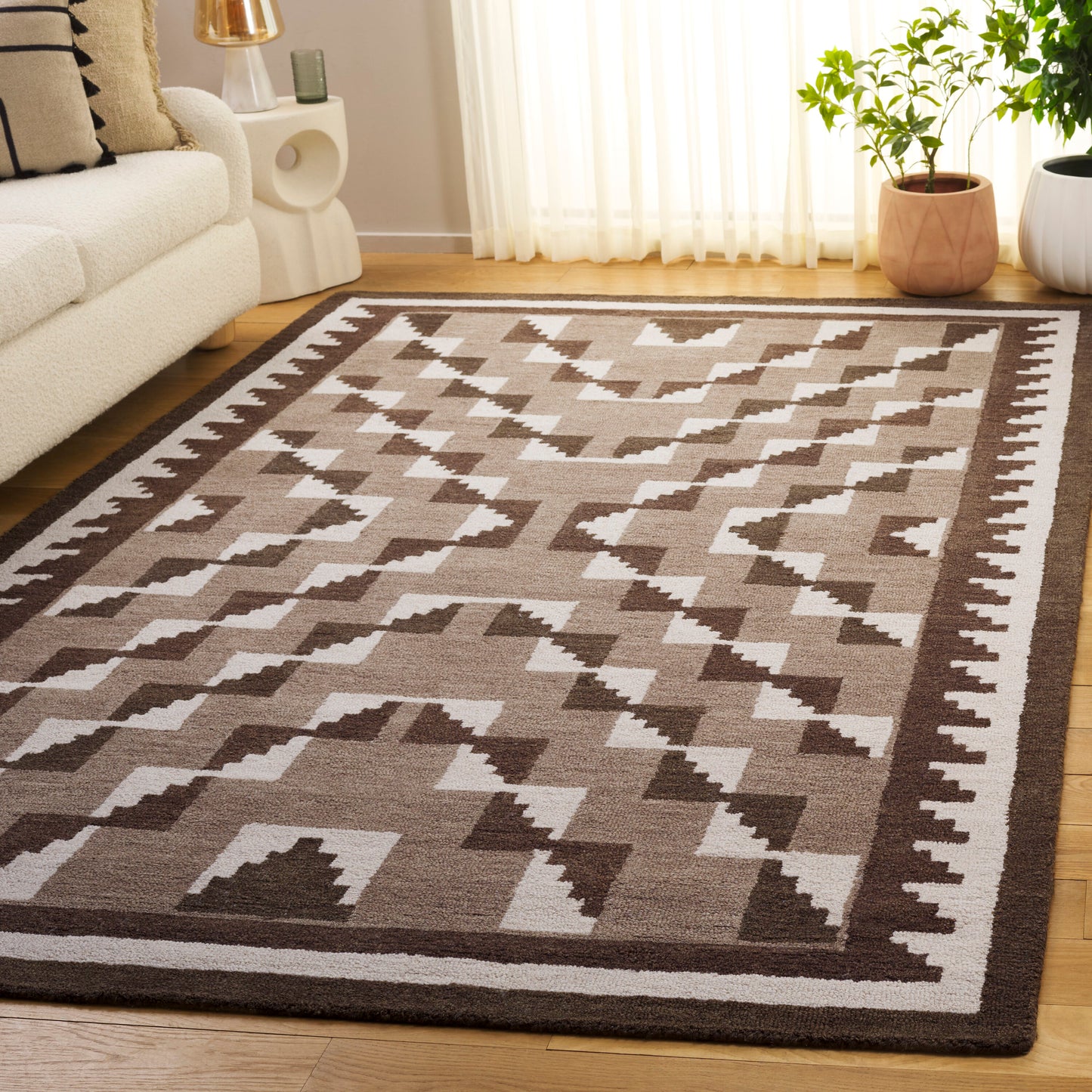 Safavieh Kenya 688 Brown/Ivory Bohemian 6Ft x 9Ft Medium Rectangle Rug