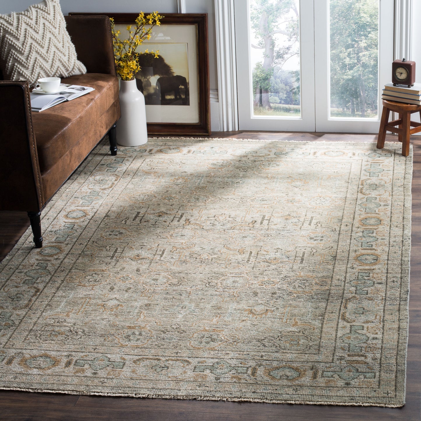 Safavieh Izmir 188 Linen/Dusty Teal Traditional 4Ft x 6Ft Small Rectangle Rug