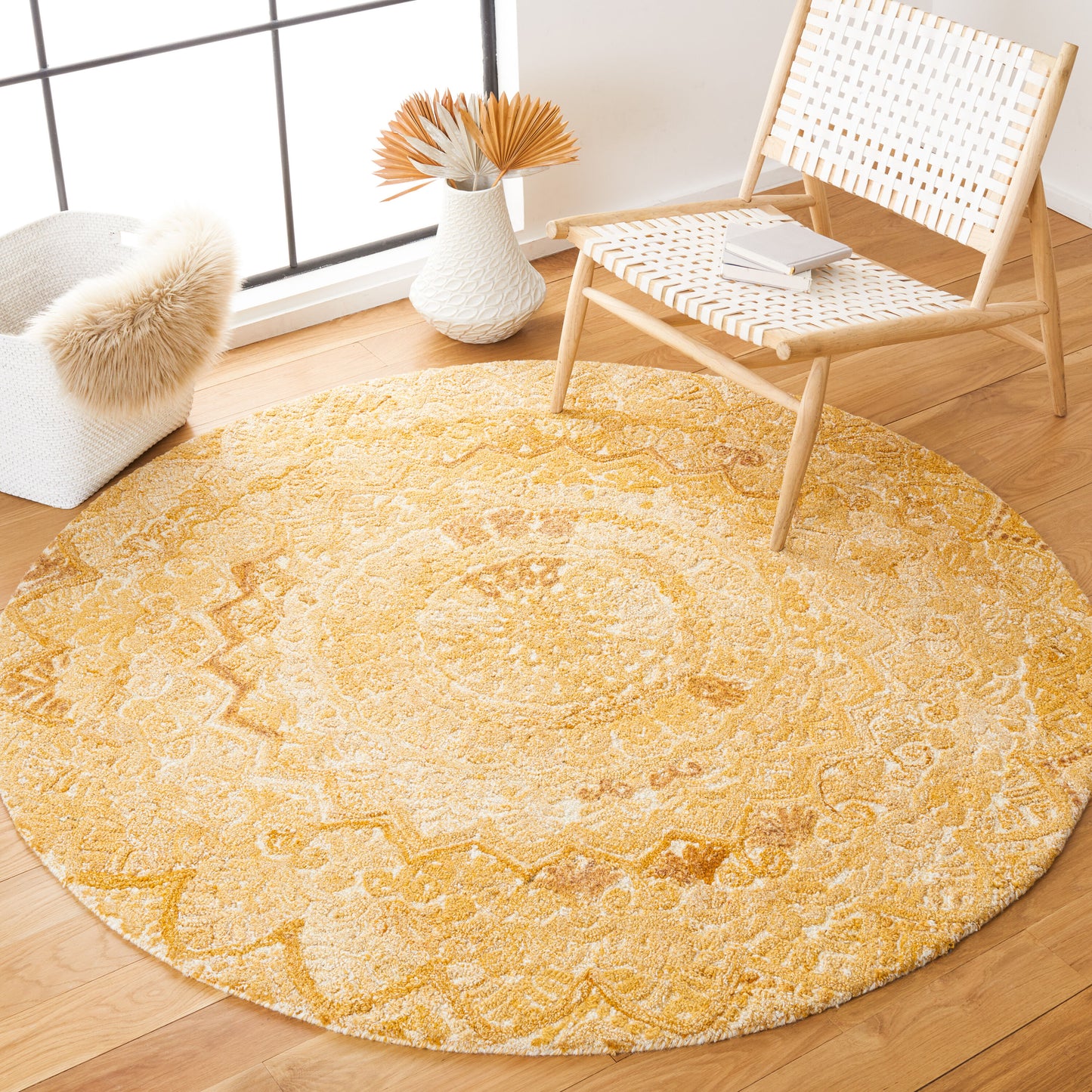 Safavieh Marquee 110 Yellow/Ivory Traditional 6ft x 6ft Round Rug
