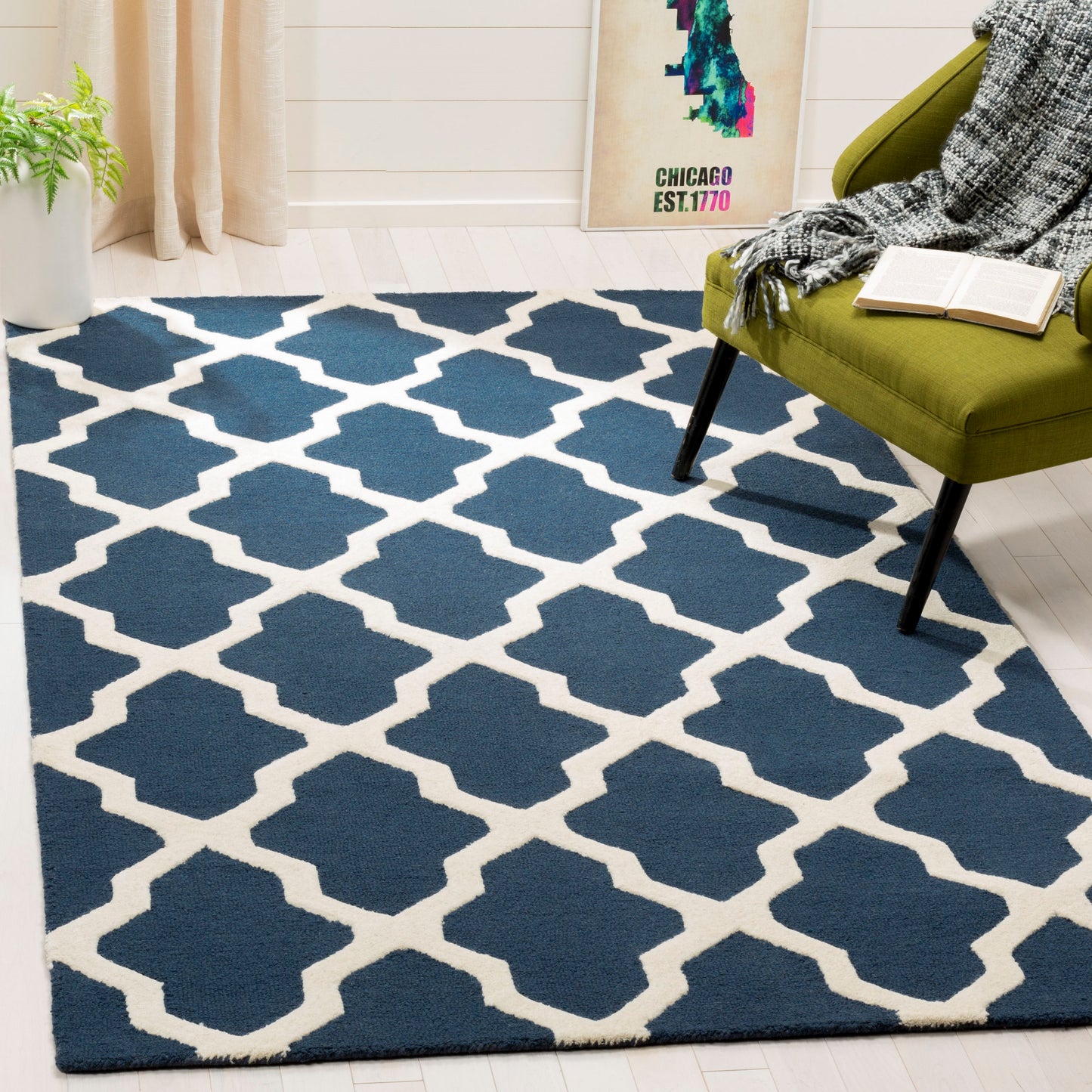 Safavieh Cambridge Mosaics 5 x 8 (ft) Tufted Wool Navy Blue/Ivory Rectangular Indoor Trellis Spot Clean Only Area rug