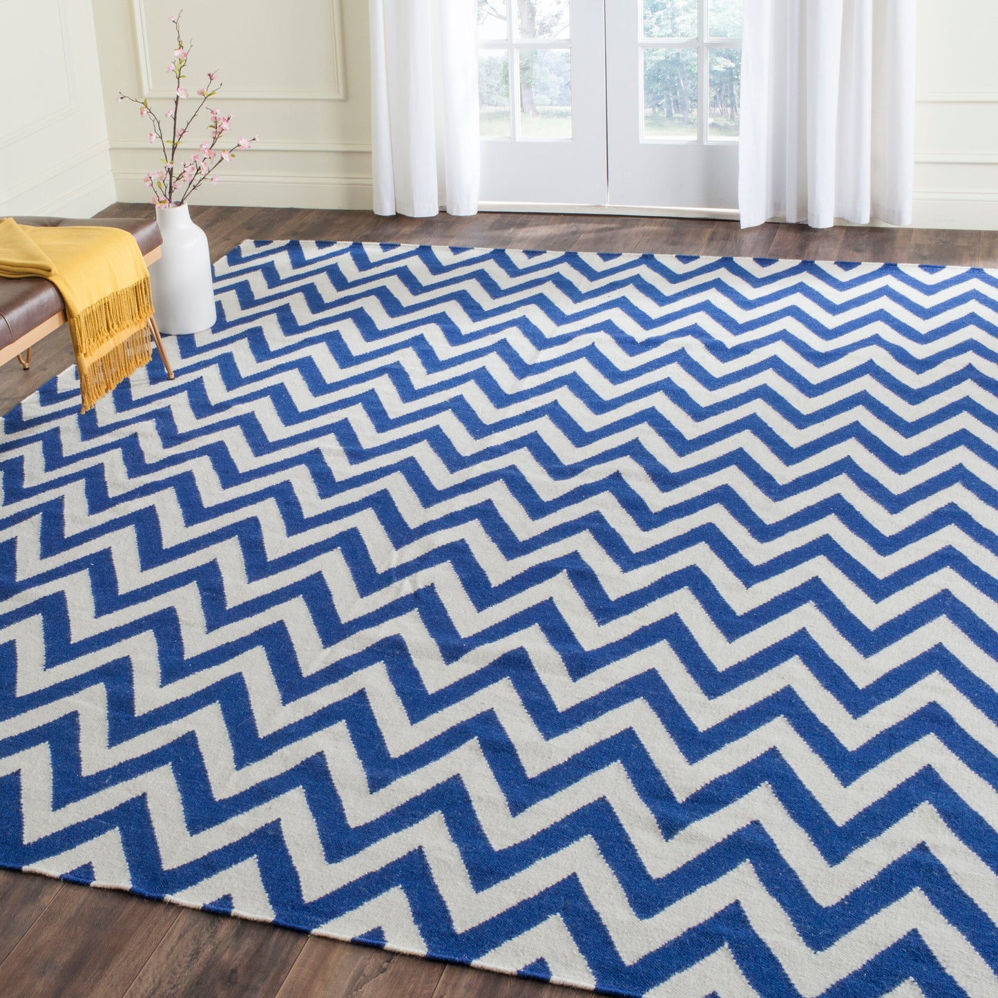 Safavieh Dhurries Farrah 8 x 10 (ft) Wool Dark Blue/Ivory Rectangular Indoor Chevron Coastal Spot Clean Only Area rug