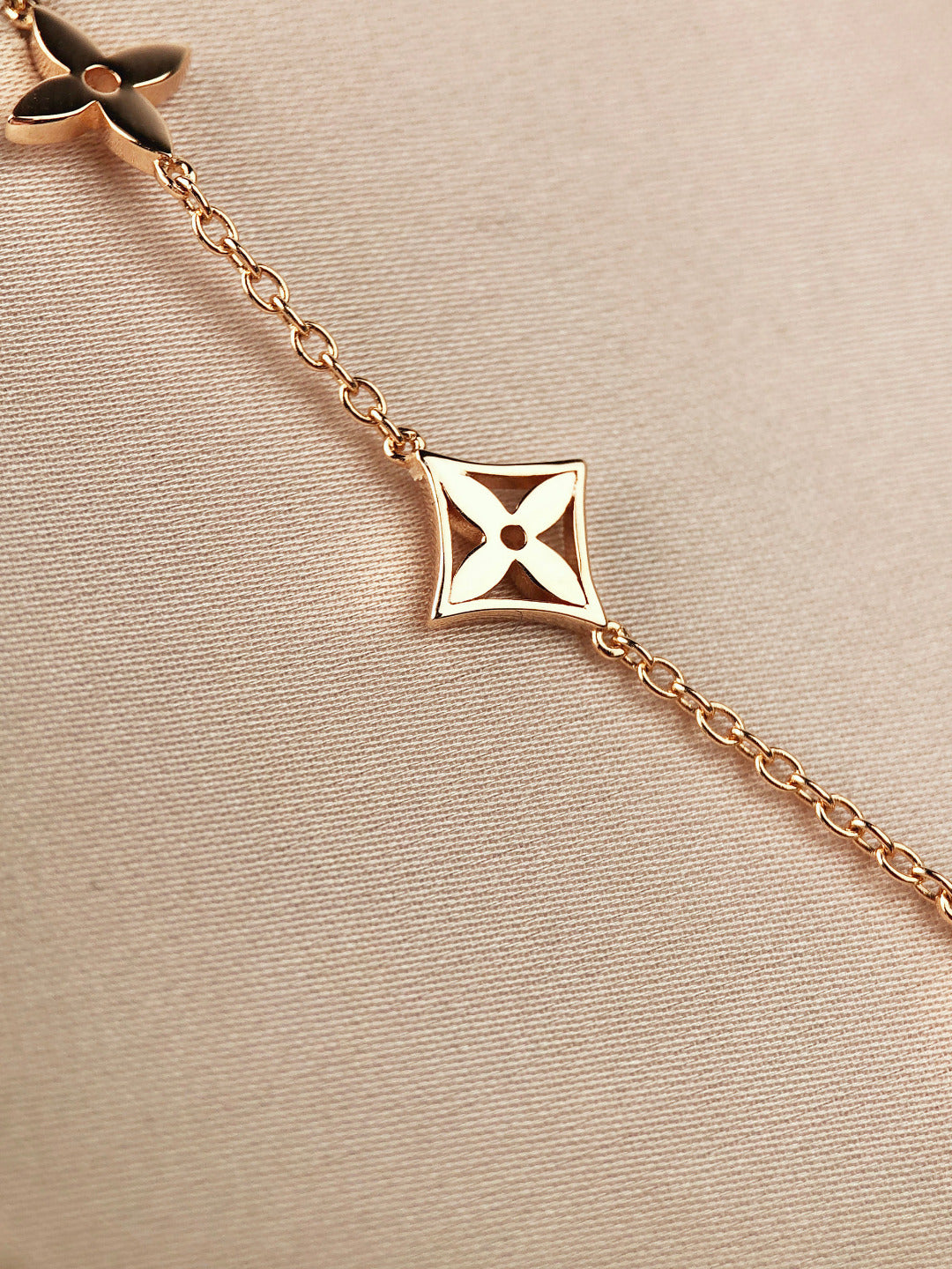 LOUIS VUITTON STAR AND SUN 7 MOTIFS GOLD BRACELET