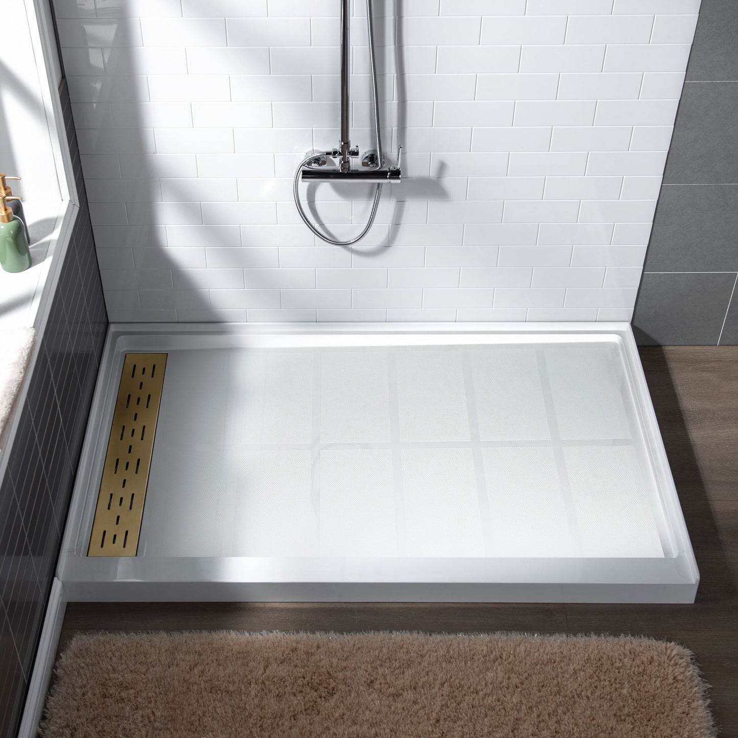 Woodbridge 32-in W x 48-in L Left White with Brushed Gold Cover Single Threshold Rectangle Shower Pan Base with 4-in H Threshold