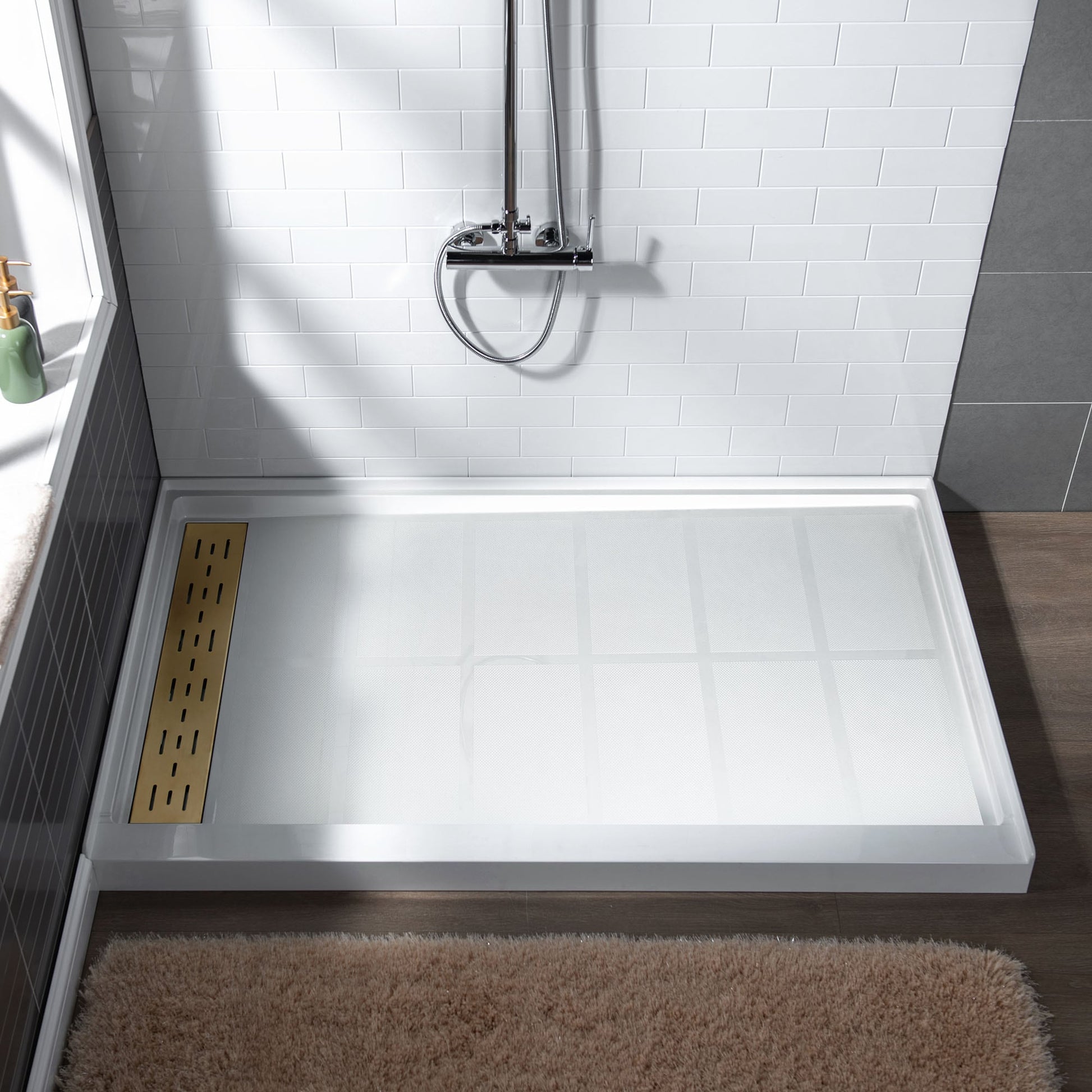 Woodbridge 32-in W x 48-in L Left White with Brushed Gold Cover Single Threshold Rectangle Shower Pan Base with 4-in H Threshold