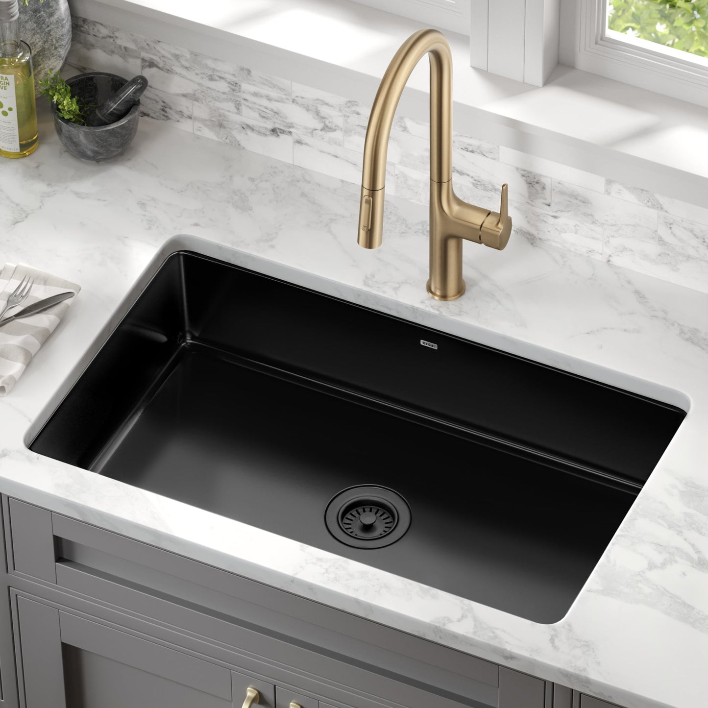 Kraus Pintura Undermount 31.5-in x 19-in Porcelain Single bowl Kitchen Sink