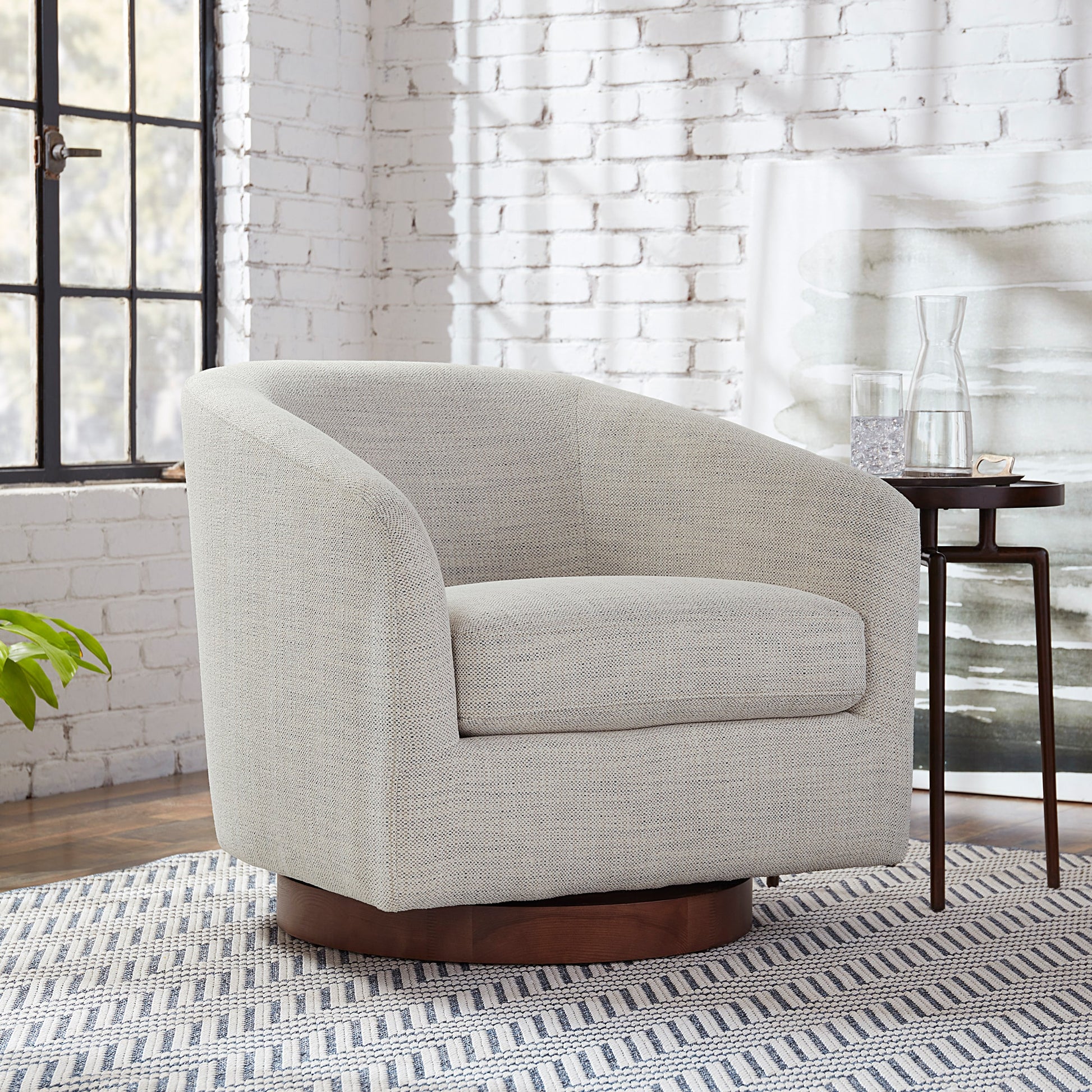 Circle 55 31.10-in W Modern Ivory Swivel Accent Armchair