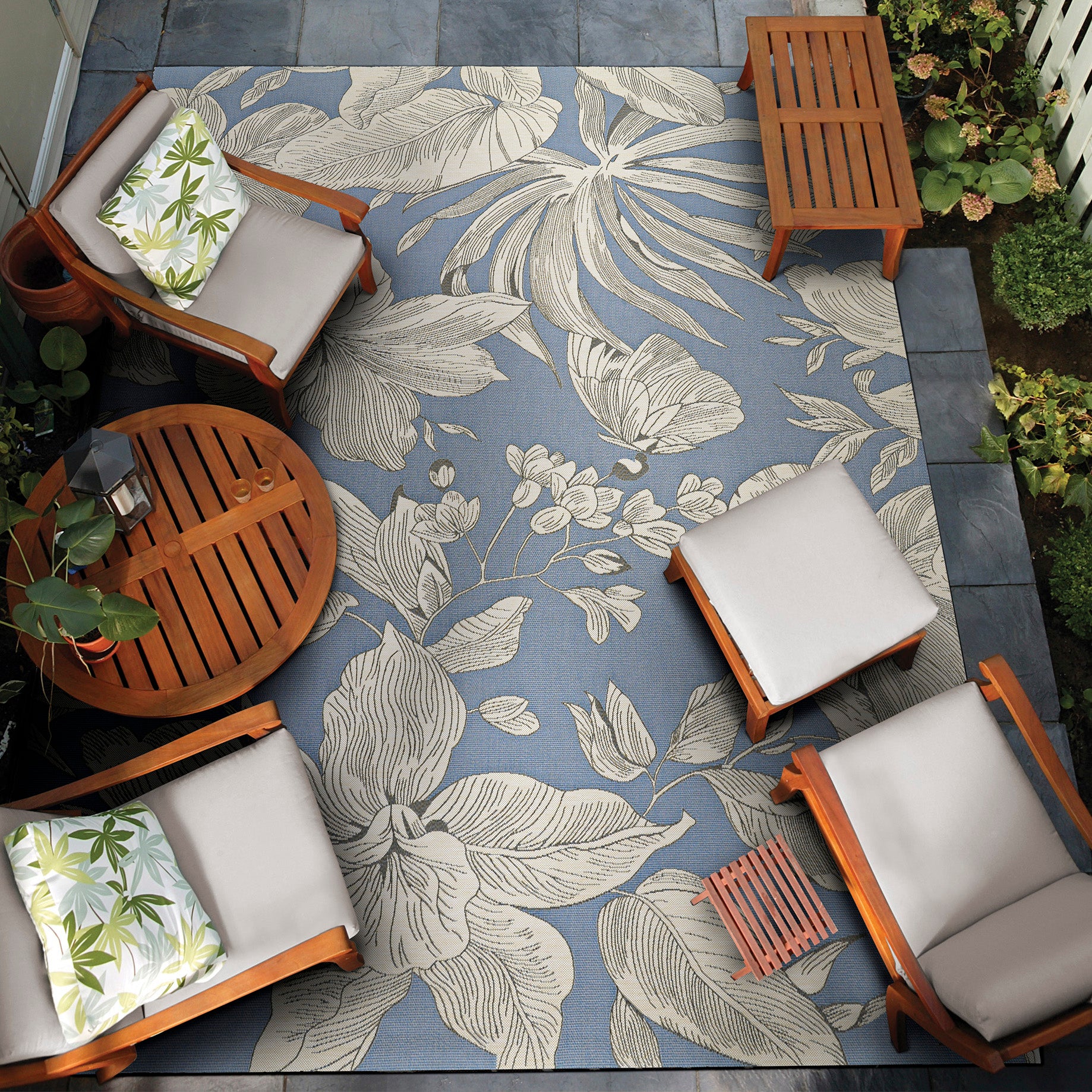 Couristan Dolce 8 x 11 (ft) Flatweave Polypropylene Ice Rectangular Indoor/Outdoor Floral/Botanical House Wahable Pet Friendly Area rug