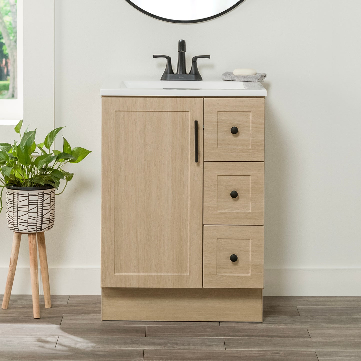 Project Source Davies 24-in Beige Oak Single Sink Bathroom Vanity with White Cultured Marble Top