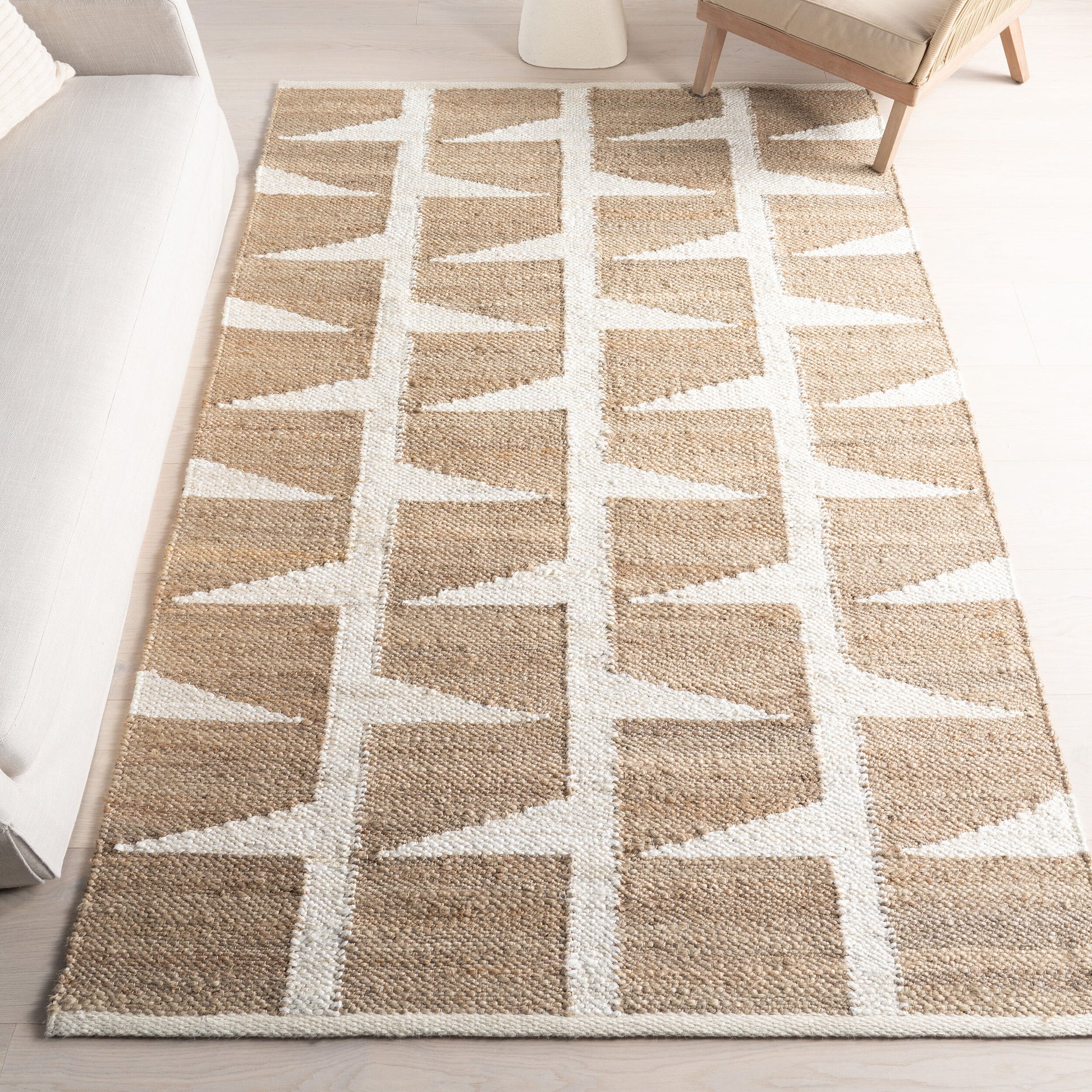nuLOOM Esti Geometric Jute 5ft. x 8ft. Natural Area Rug