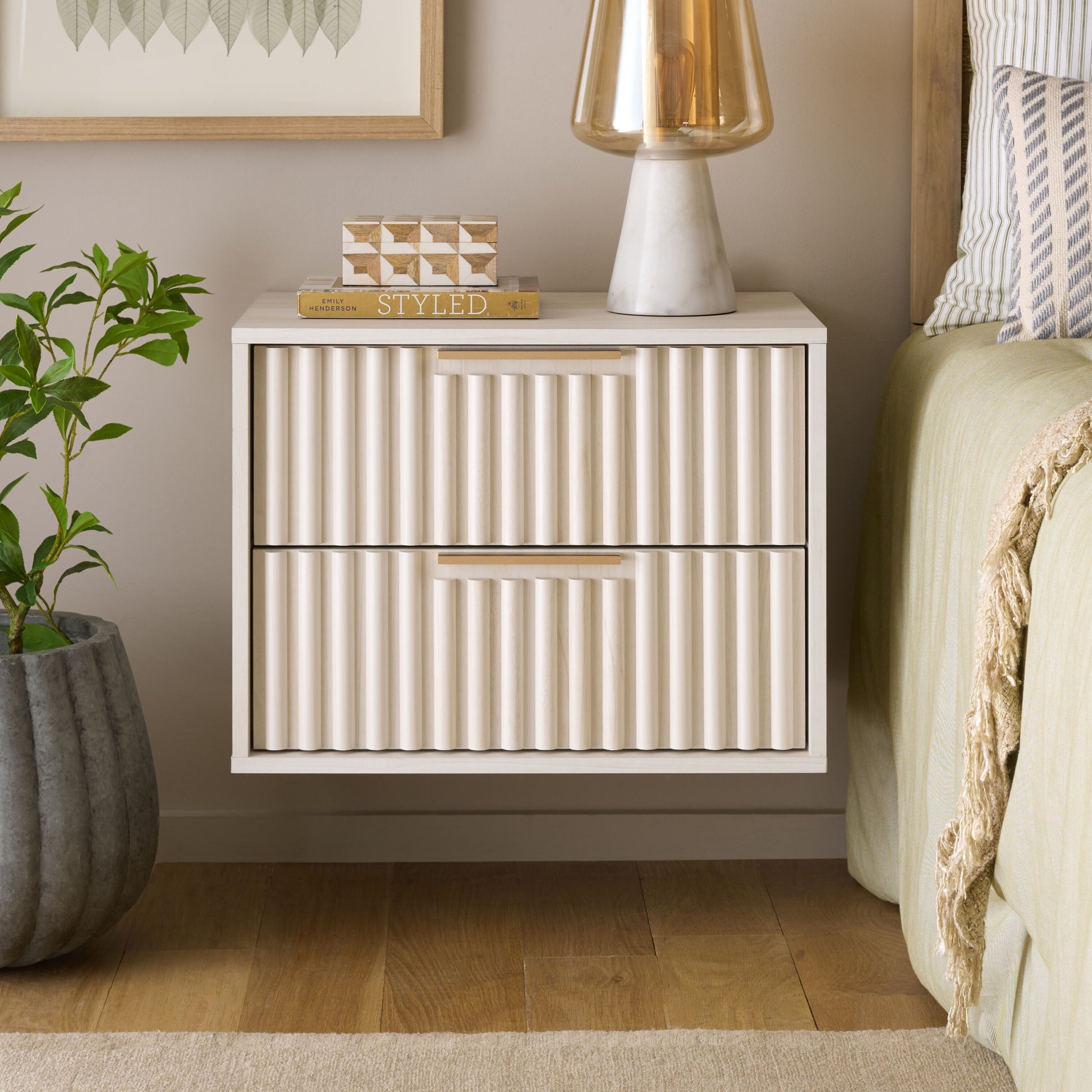 Safavieh Lylia Bleached White/Gold Valet stand