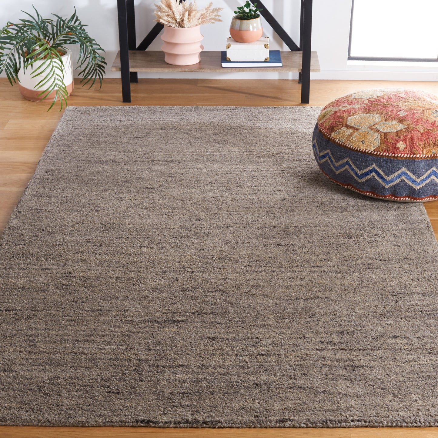 Safavieh Himalaya 8 x 10 (ft) Tufted Wool Light Gray Rectangular Indoor Solid Professionally Clean Only Area rug