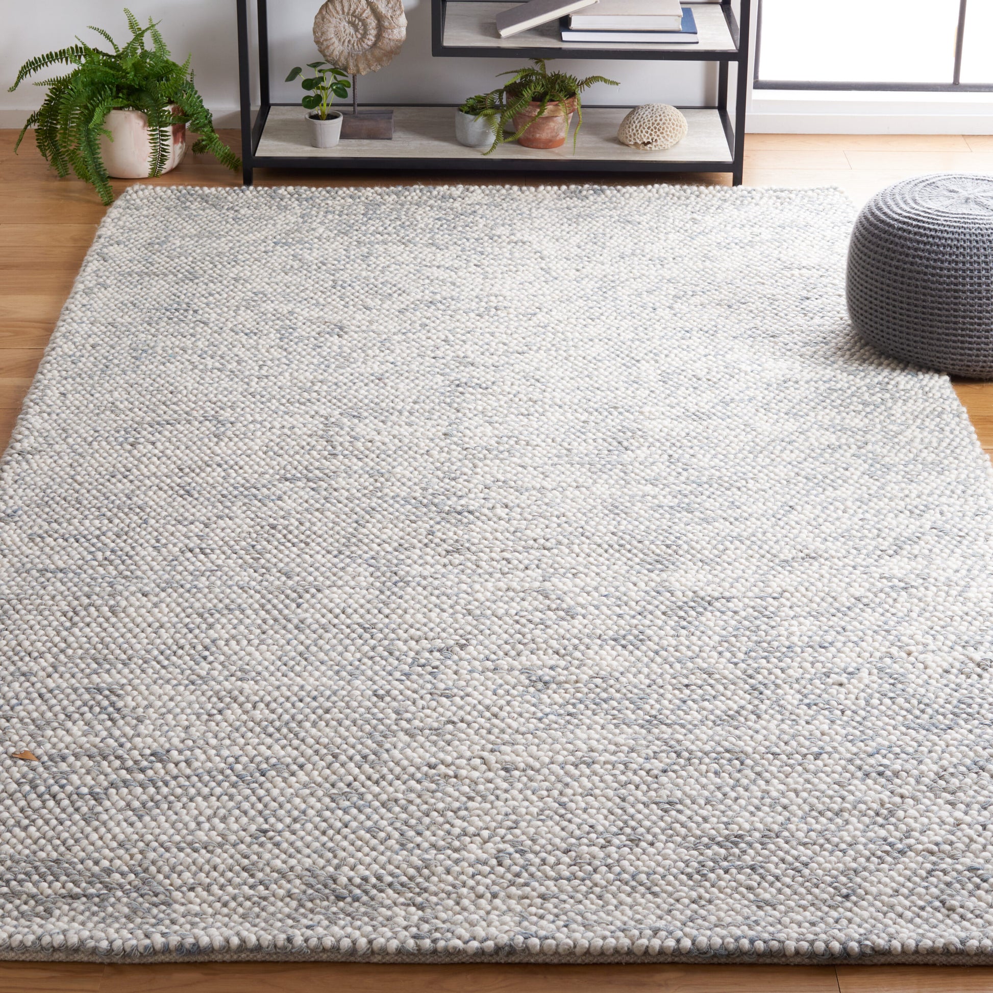 Safavieh Natura 6 x 9 (ft) Loomed Wool Gray/Ivory Rectangular Indoor Solid Professionally Clean Only Area rug