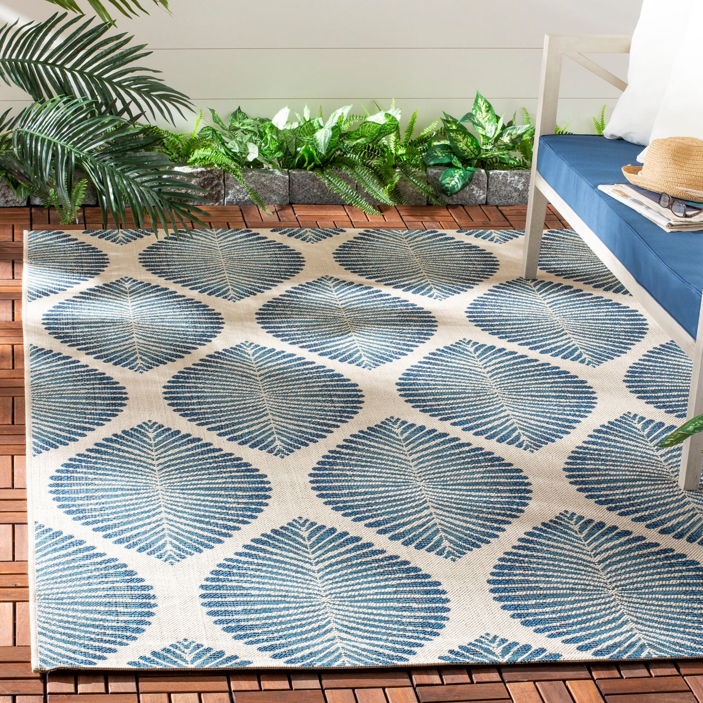 Safavieh Courtyard 9 x 12 (ft) Loomed Polypropylene Beige/Navy Rectangular Indoor Geometric Mid-Century Modern Professionally Clean Only Area rug