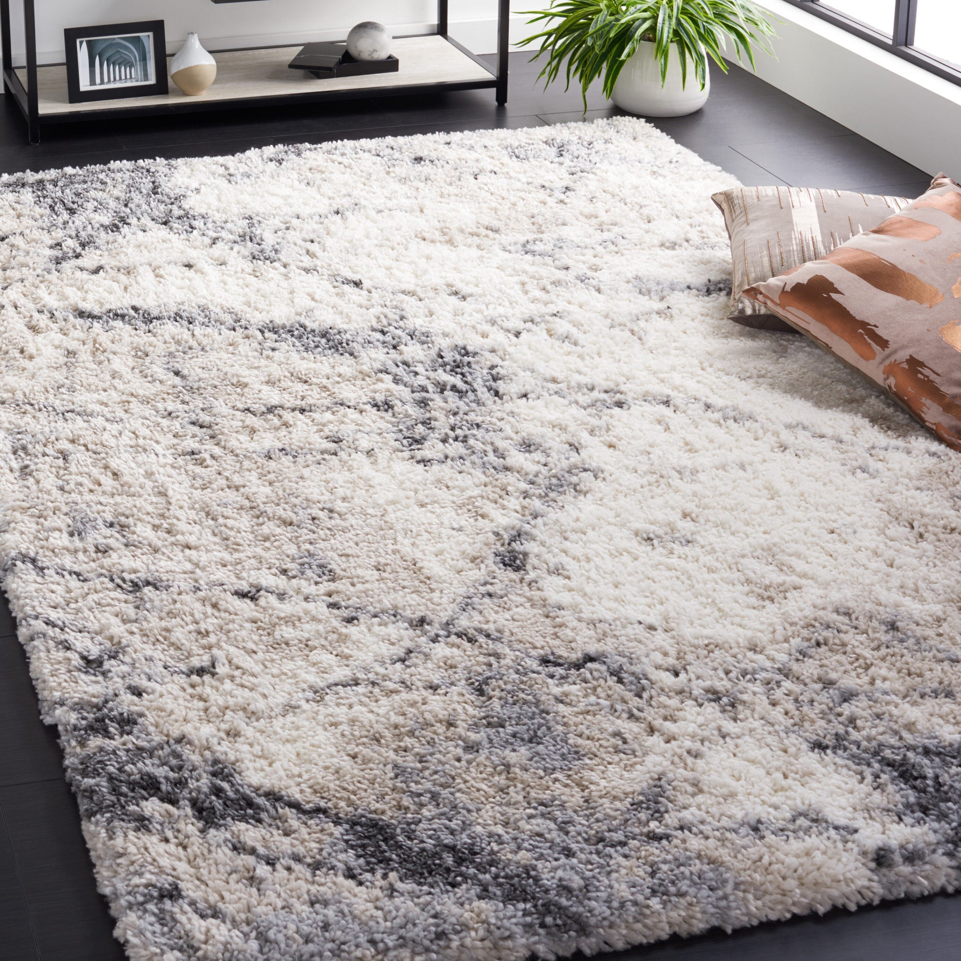 Safavieh Fontana Shag 800 7 x 9 (ft) Loomed Polypropylene Ivory/Gray Rectangular Indoor Abstract Professionally Clean Only Area rug