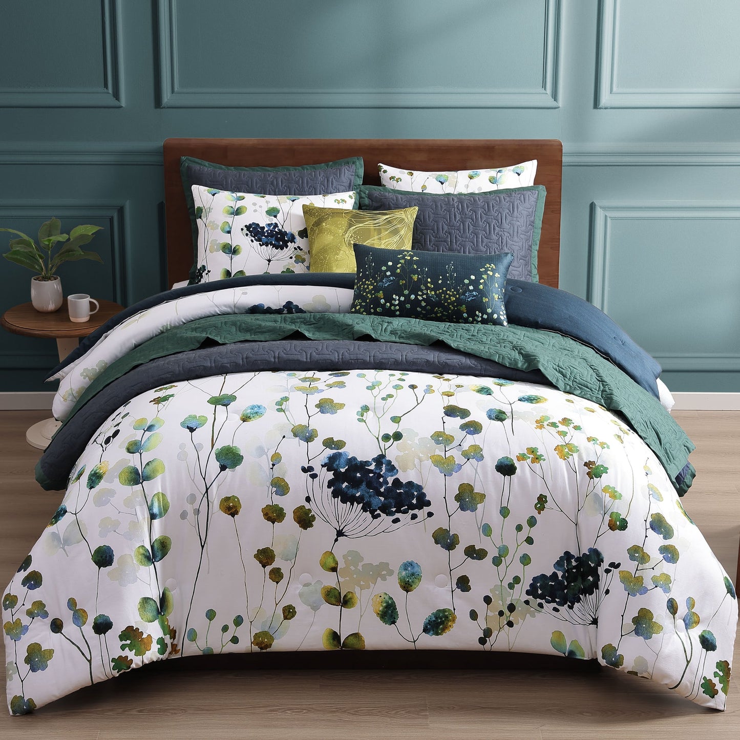 BEBEJAN  Abstract Vines 8 Piece 100  Cotton Sateen King Size Reversible Comforter and Coverlet Set