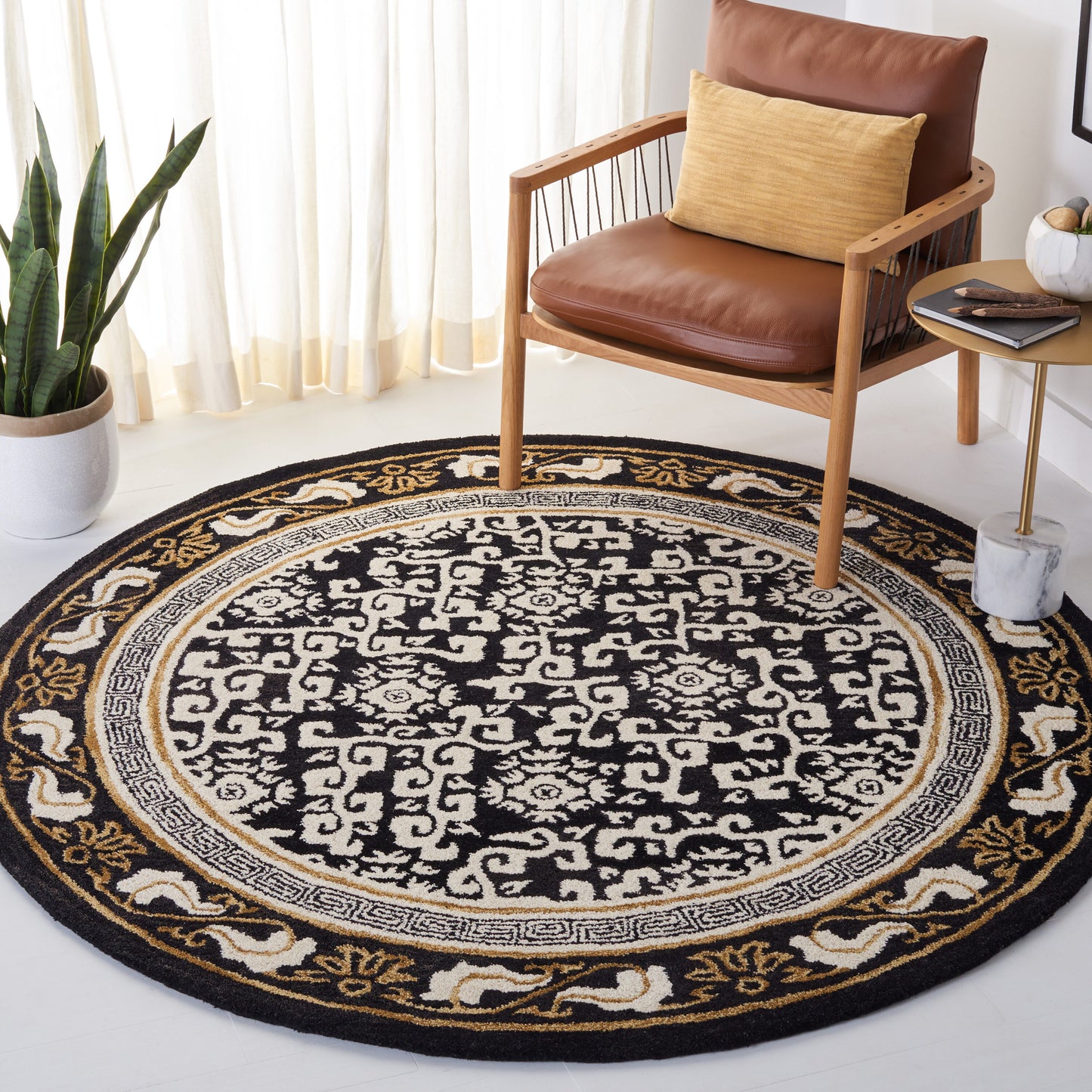 Safavieh  Antiquity 860 Black/Ivory Traditional 6ft x 6ft Round Rug