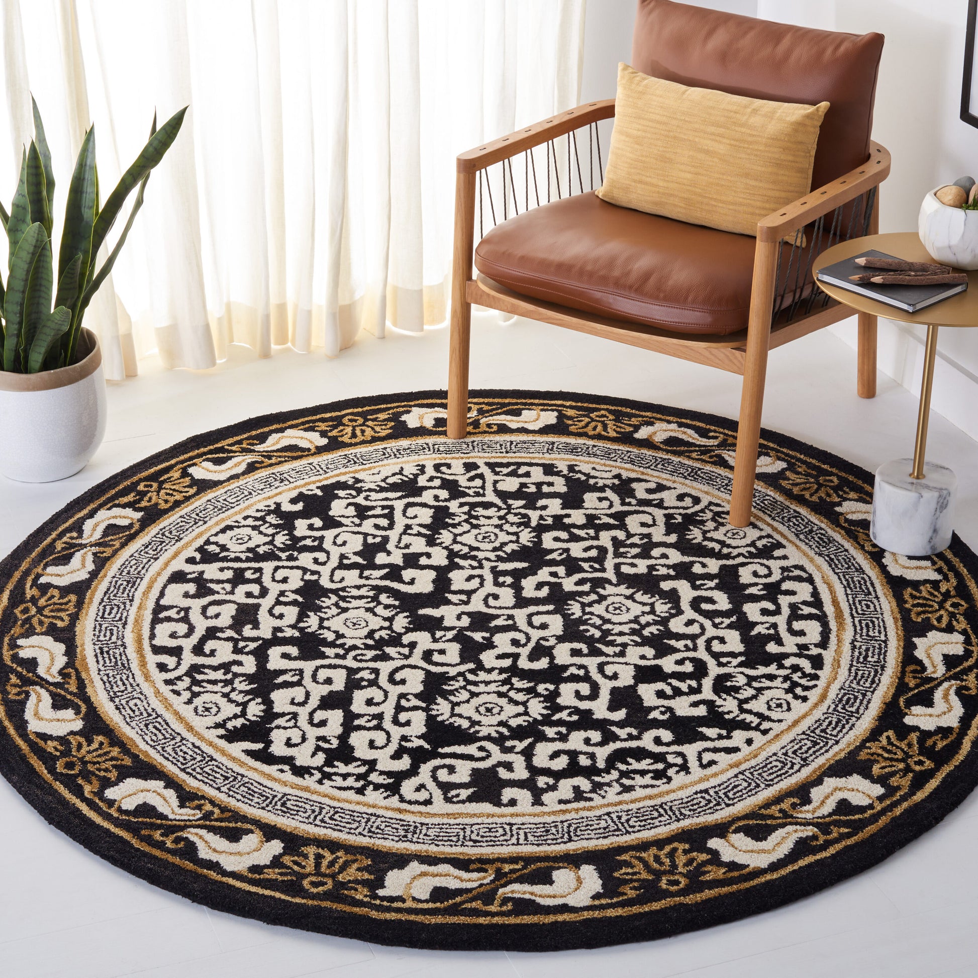 Safavieh  Antiquity 860 Black/Ivory Traditional 6ft x 6ft Round Rug