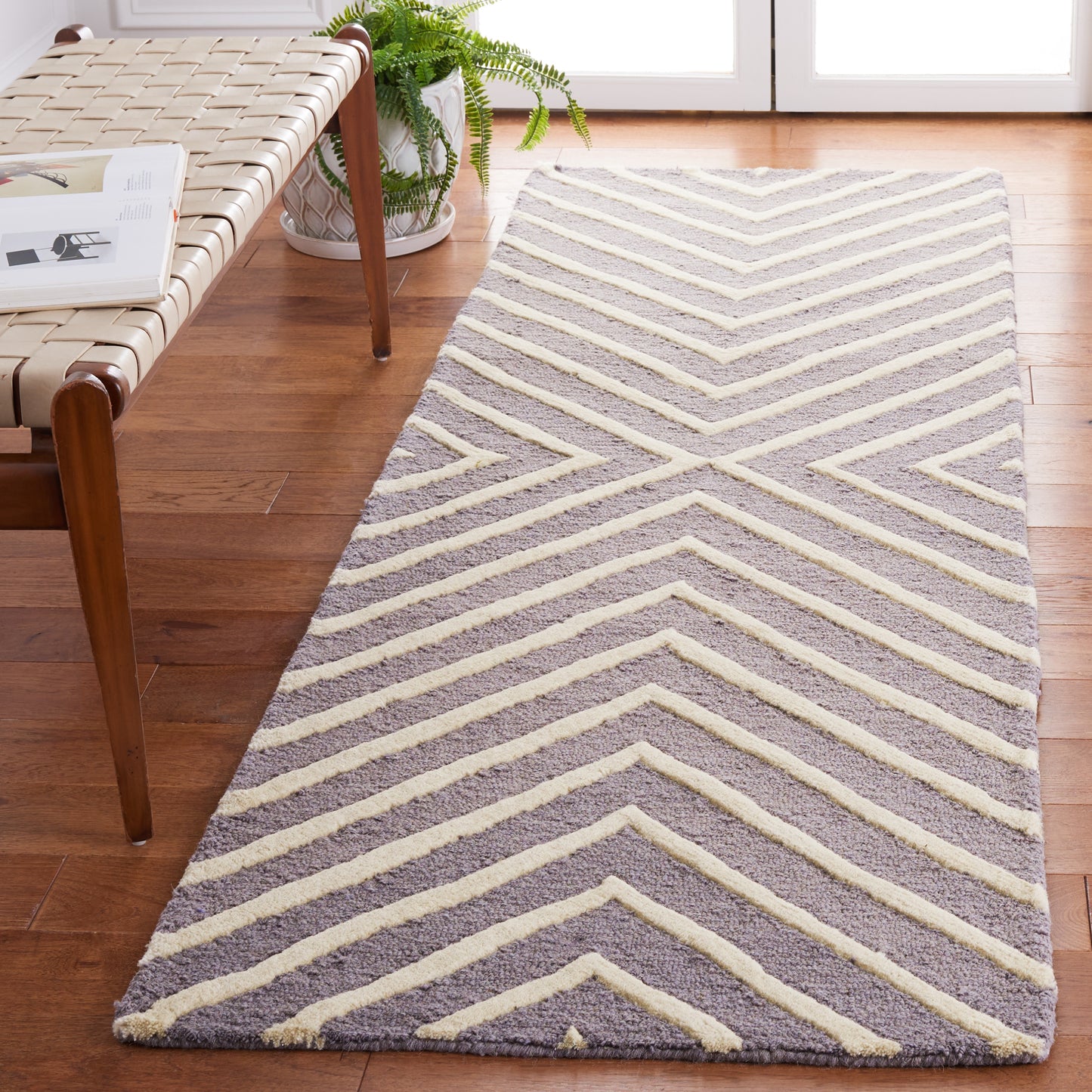 Safavieh  Cambridge 129 Silver/Ivory Contemporary 2ft-6in x 22ft Oversized Rug