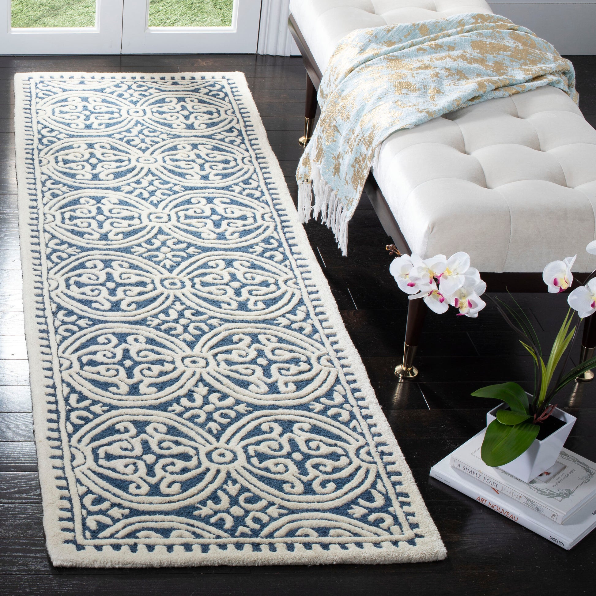 Safavieh  Cambridge 123 Navy Blue/Ivory Contemporary 2ft-6in x 20ft Runner Rug