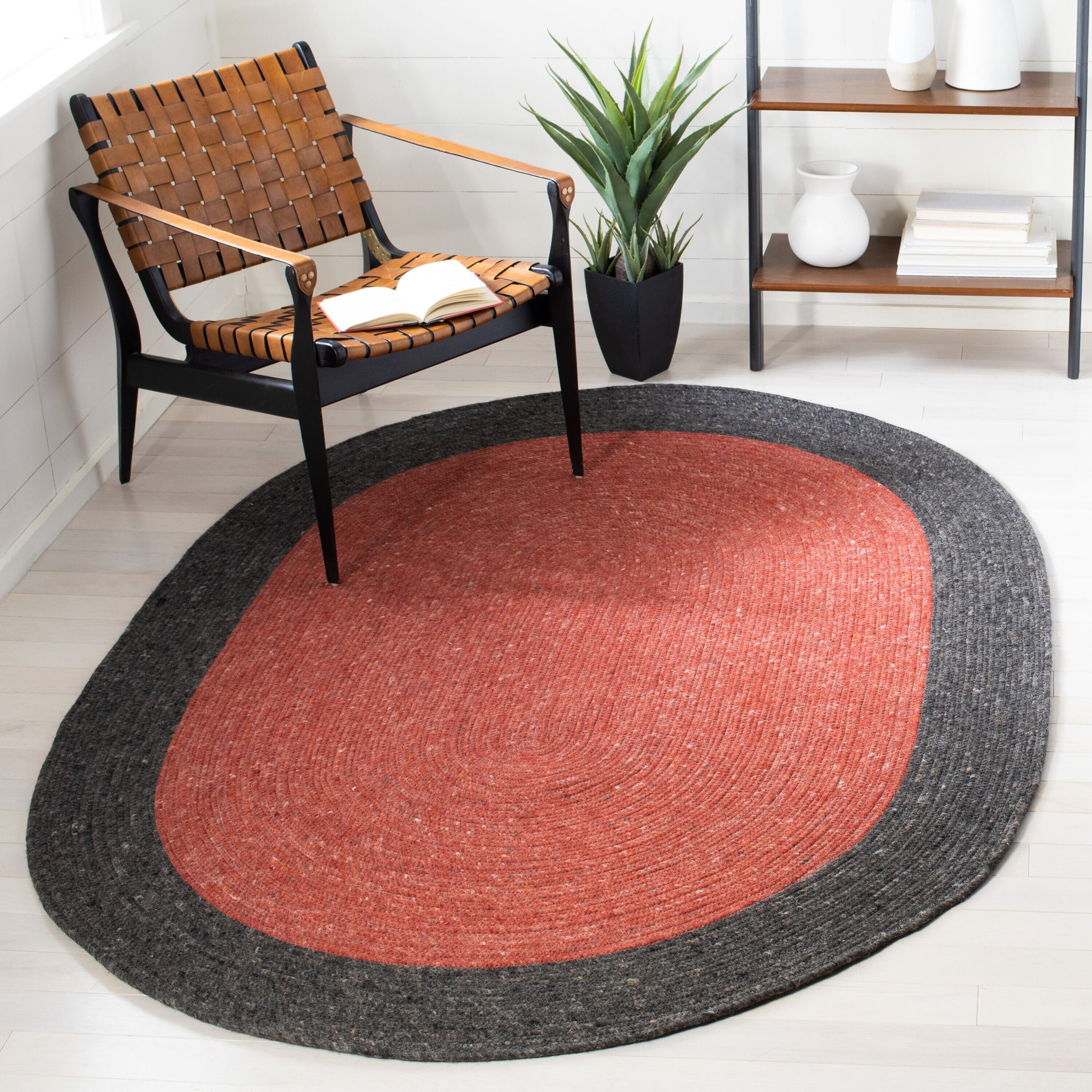 Safavieh  Braided 902 Red/Black Contemporary 6ft x 9ft Oval Rug