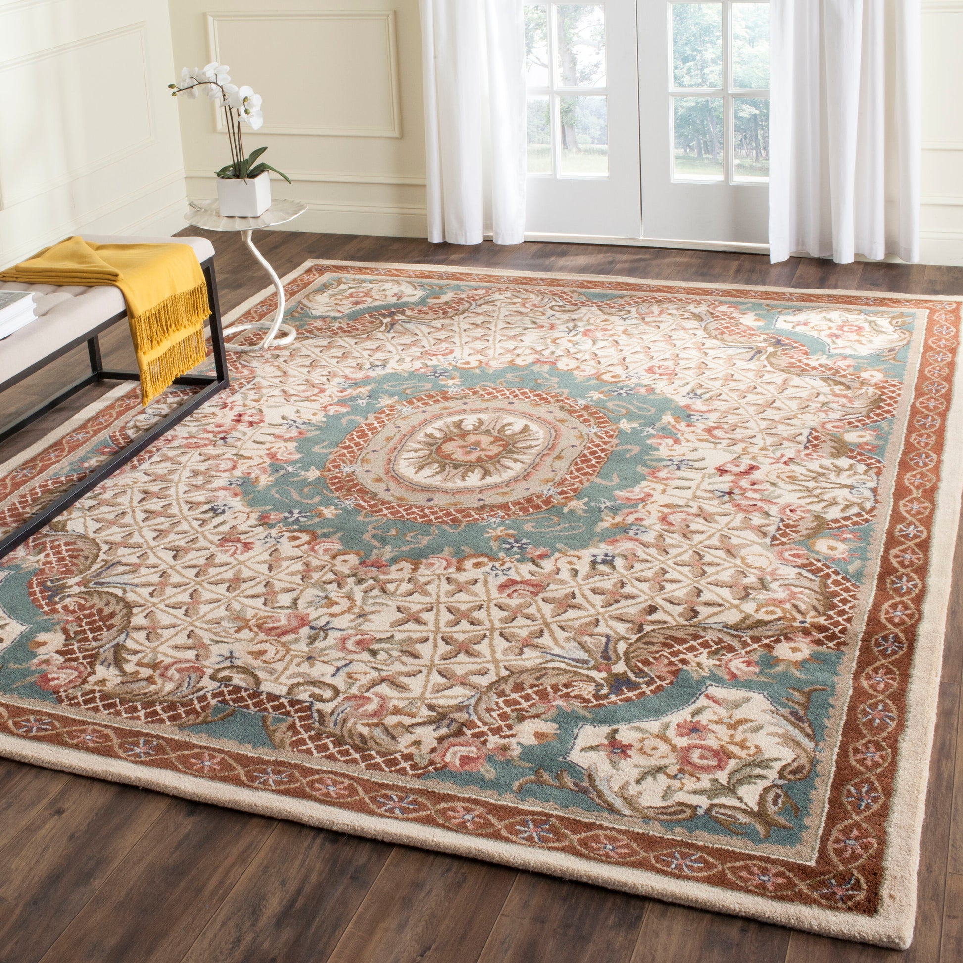 Safavieh  Cl304 Ivory/Light Blue Traditional 7ft-6in x 9ft-6in Large Rectangle Rug