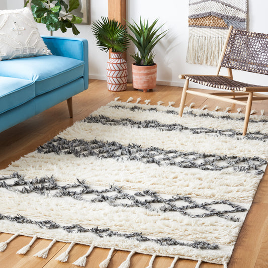 Safavieh  Casablanca 925 With Tassel Ivory/Dark Gray Bohemian 5ft x 8ft Medium Rectangle Rug