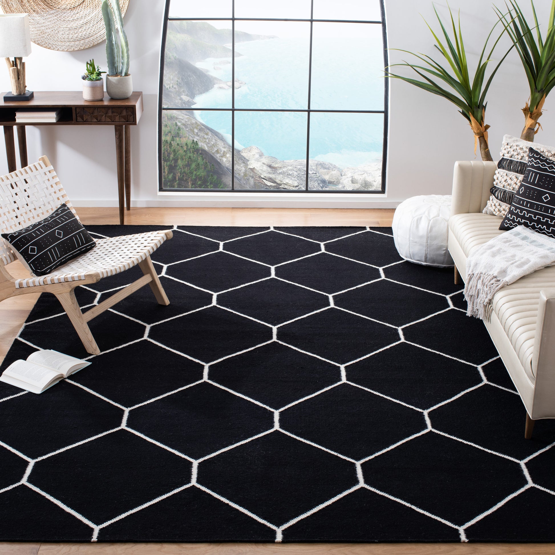 Safavieh  Dhurries 635 Black/Ivory Contemporary 6ft x 9ft Medium Rectangle Rug