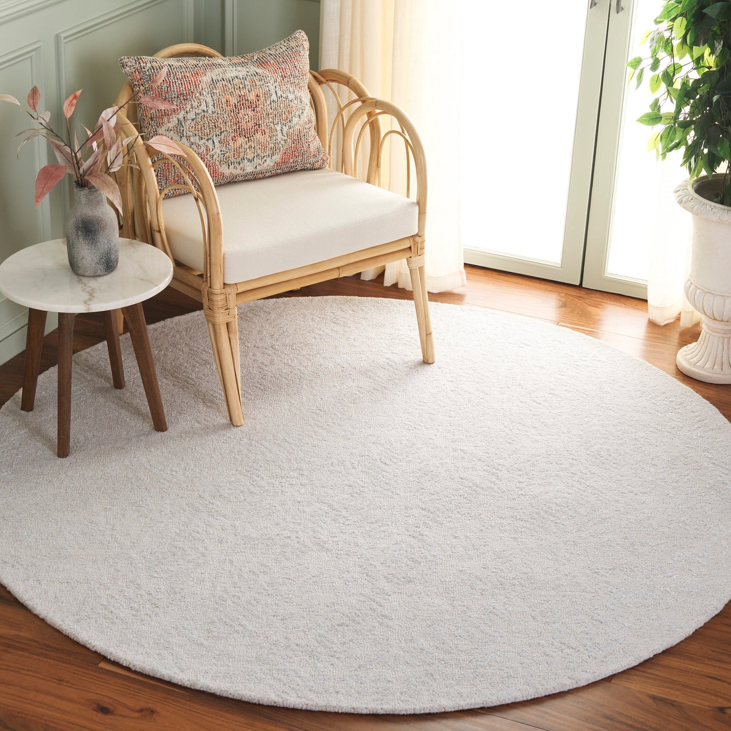 Safavieh  Glamour 620 Ivory Solid / Tonal 6ft x 6ft Round Rug