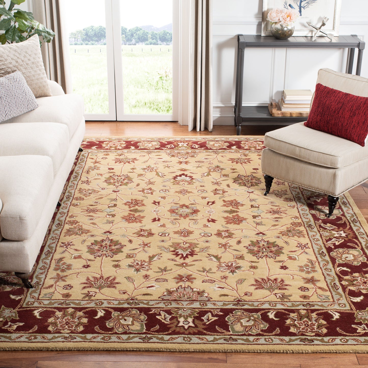 Safavieh  Heritage 965 Ivory/Red Traditional 7ft-6in x 9ft-6in Large Rectangle Rug