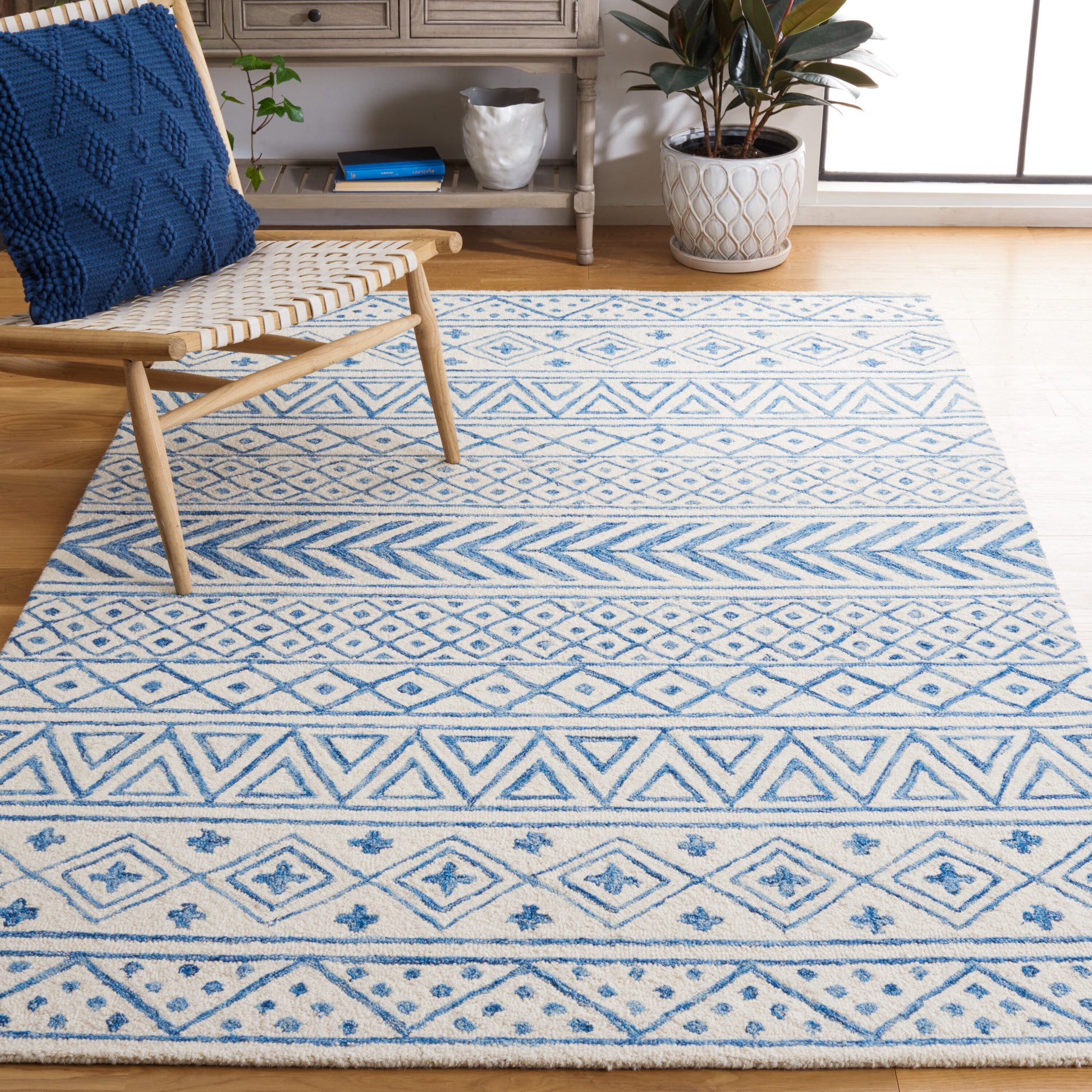 Safavieh  Metro 353 Ivory/Blue Bohemian 5Ft x 8Ft Medium Rectangle Rug