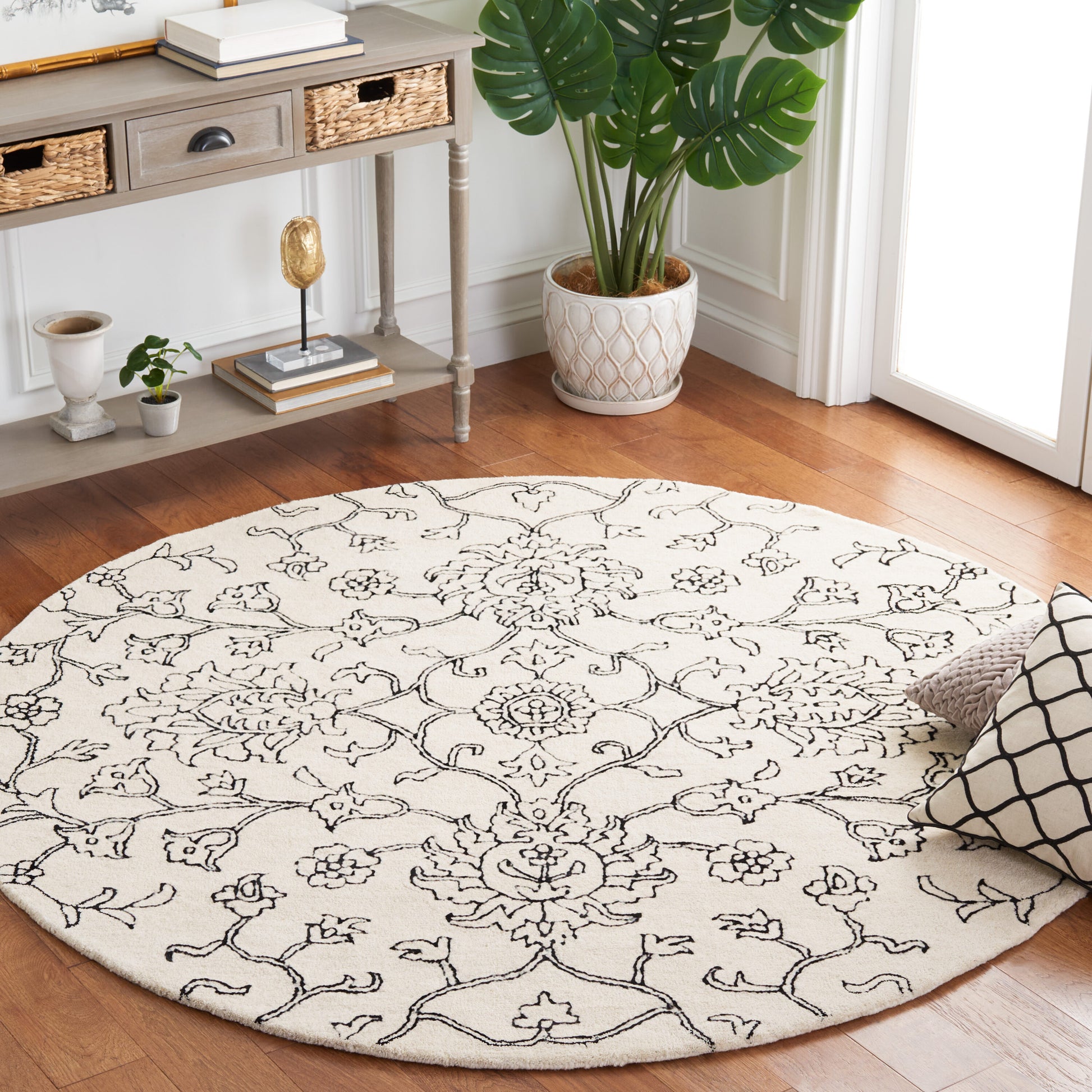 Safavieh  Jardin 730 Ivory/Black Traditional 6Ft x 6Ft Round Rug