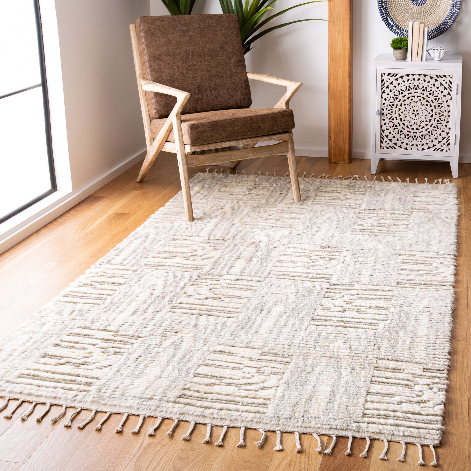Safavieh  Manhattan 464 With Tassel Ivory/Gray Shag / Flokati 4Ft x 6Ft Small Rectangle Rug