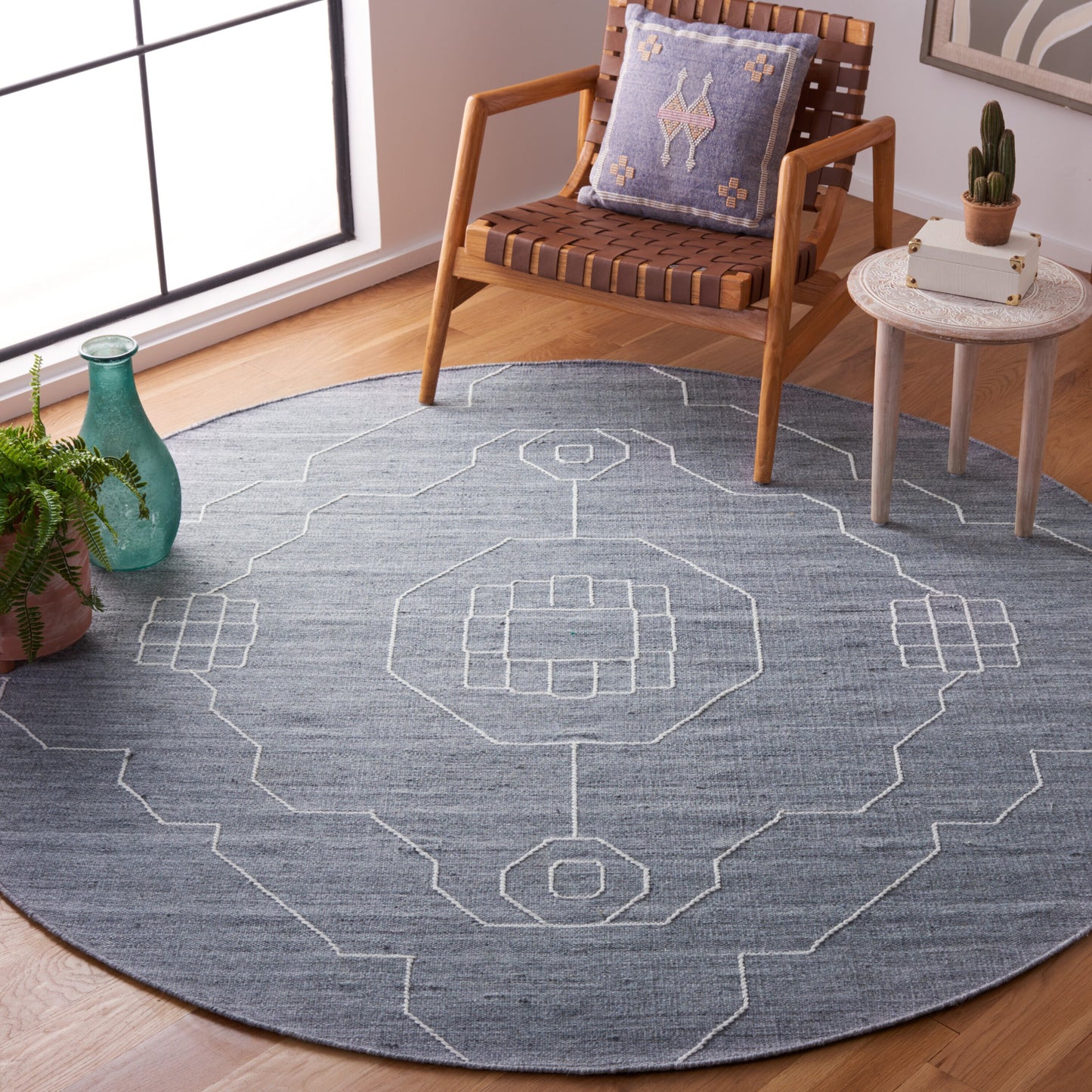 Safavieh  Kilim 763 Dark Gray/Ivory Bohemian 7Ft x 7Ft Round Rug