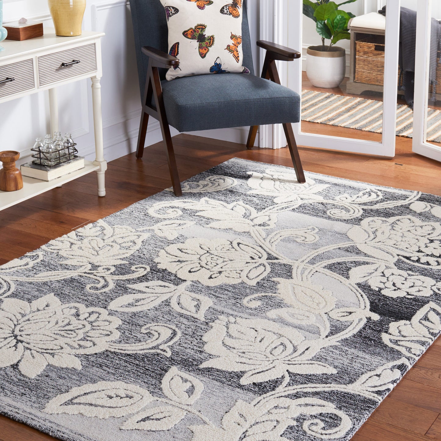 Safavieh  Jardin 731 Black/Ivory Country Floral 5Ft x 8Ft Medium Rectangle Rug