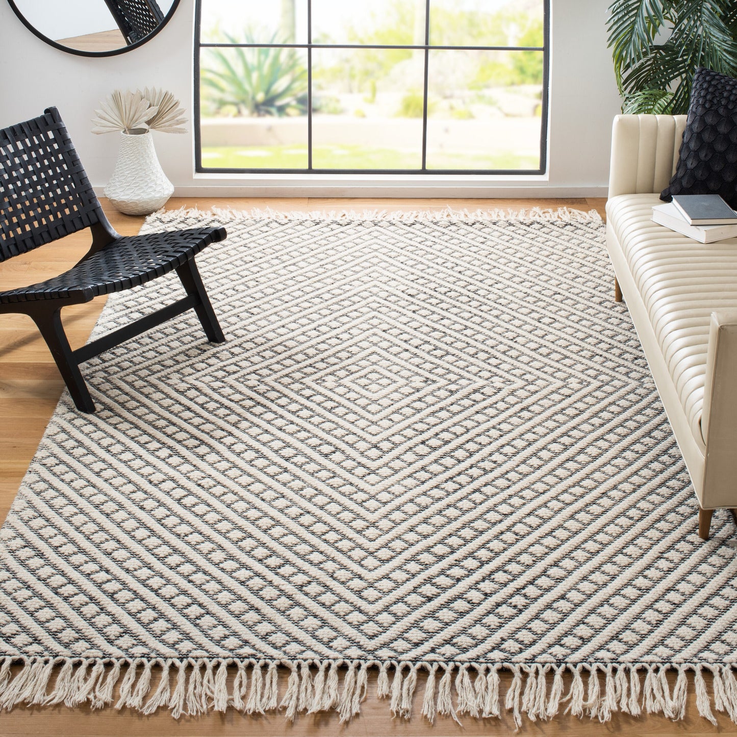 Safavieh  Natura 357 Ivory/Black Contemporary 6ft x 9ft Medium Rectangle Rug
