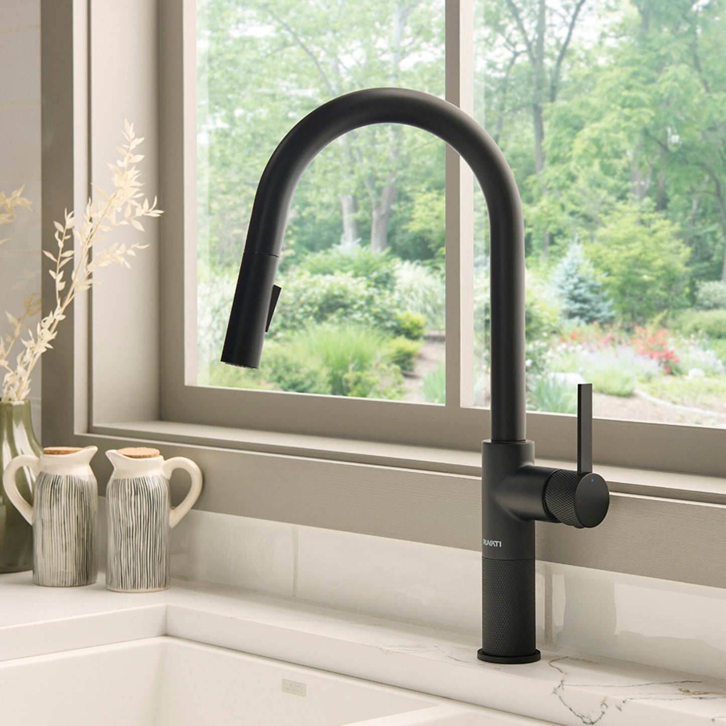Ruvati Isola Matte Black Single Handle Deck-mount Pull-down Kitchen Faucet with Sprayer